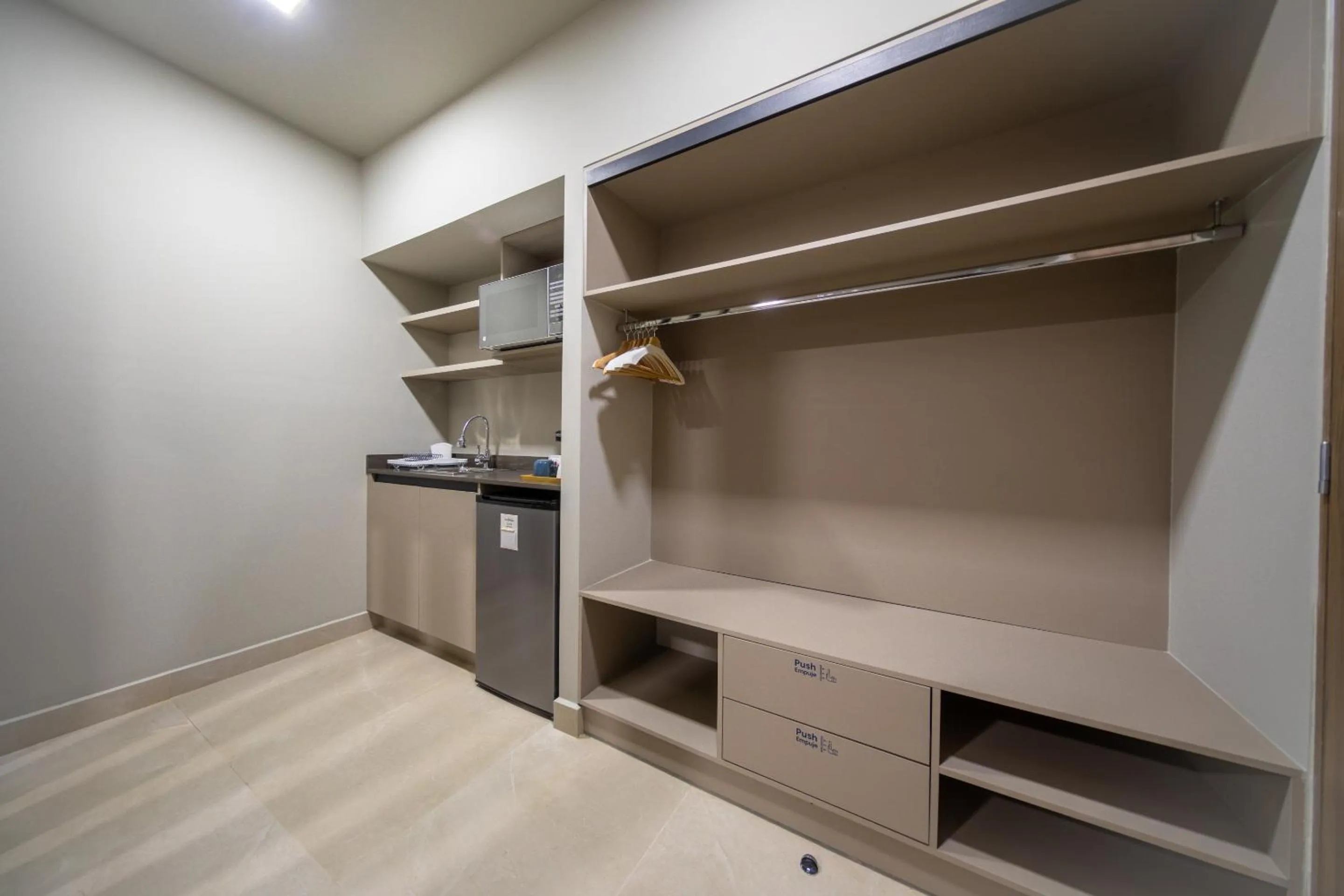 Kitchen or kitchenette in Cedrela