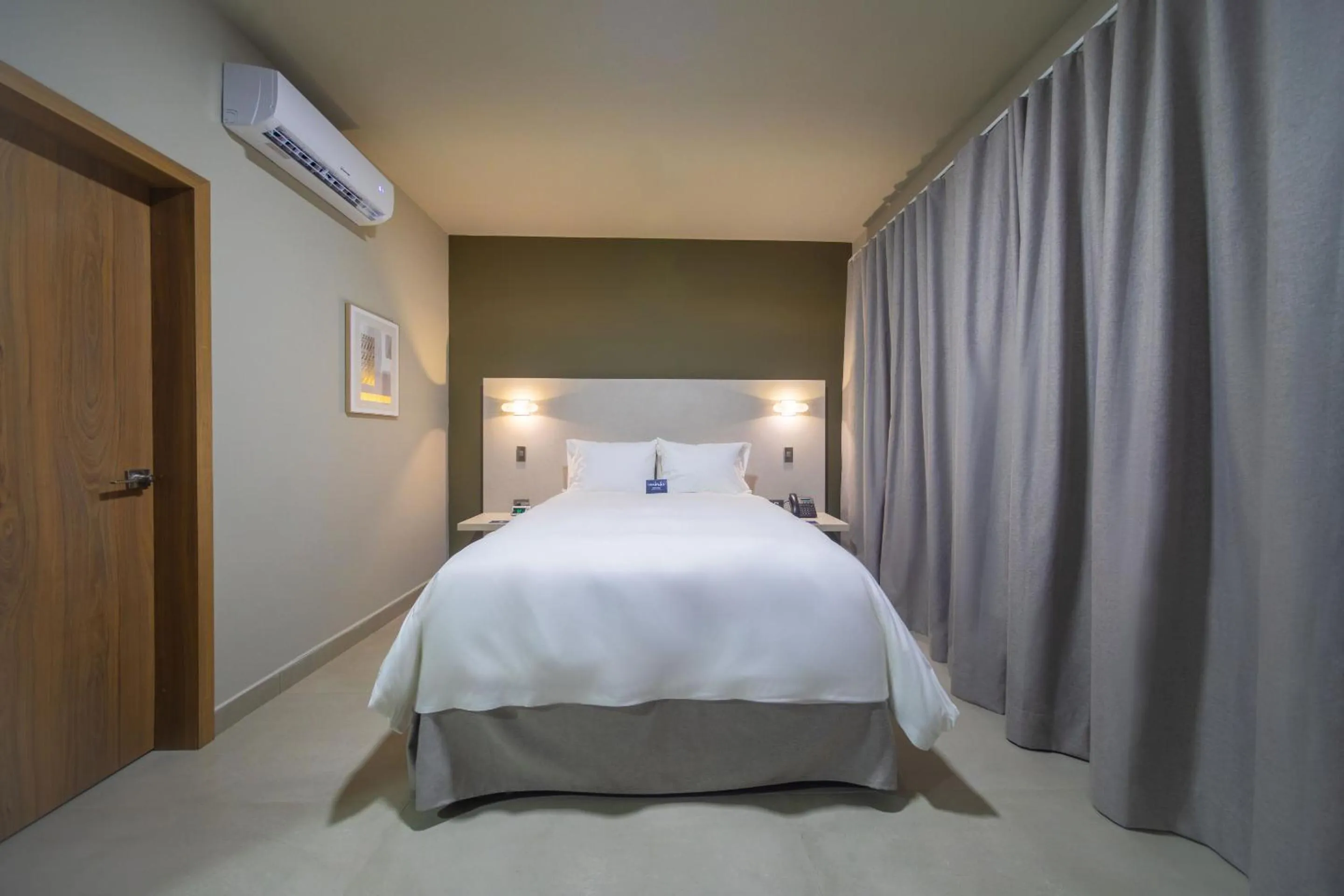 Queen Room with Garden View - single occupancy in Cedrela