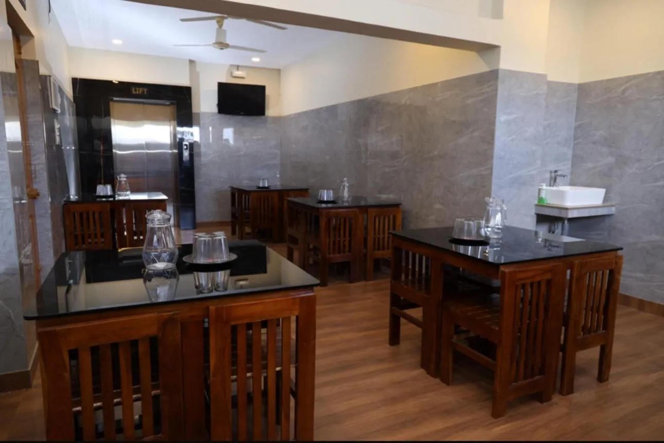Restaurant/places to eat in Hotel president park Coimbatore
