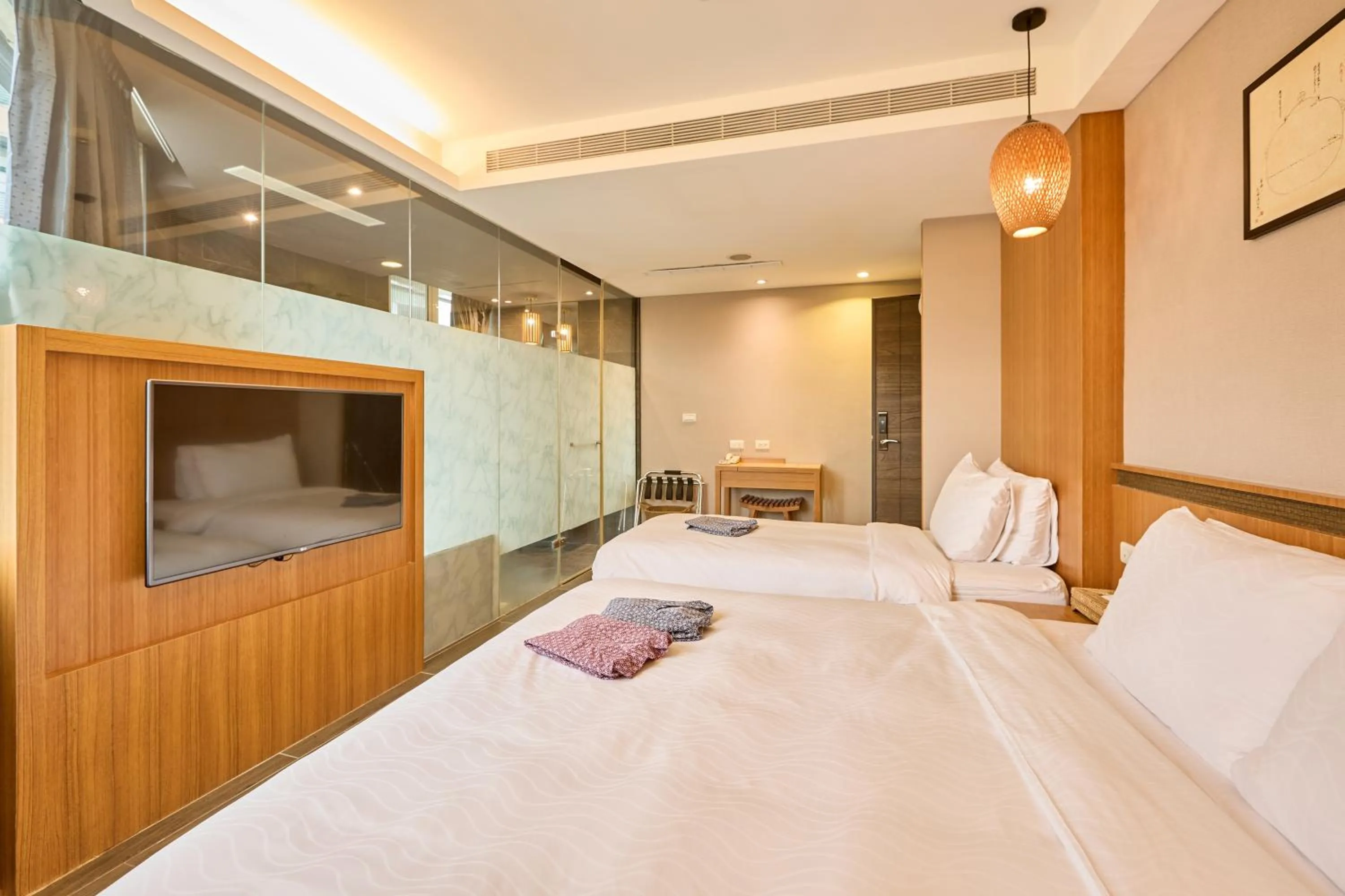 Bed in Tenlien onsen Hot Spring Hotel