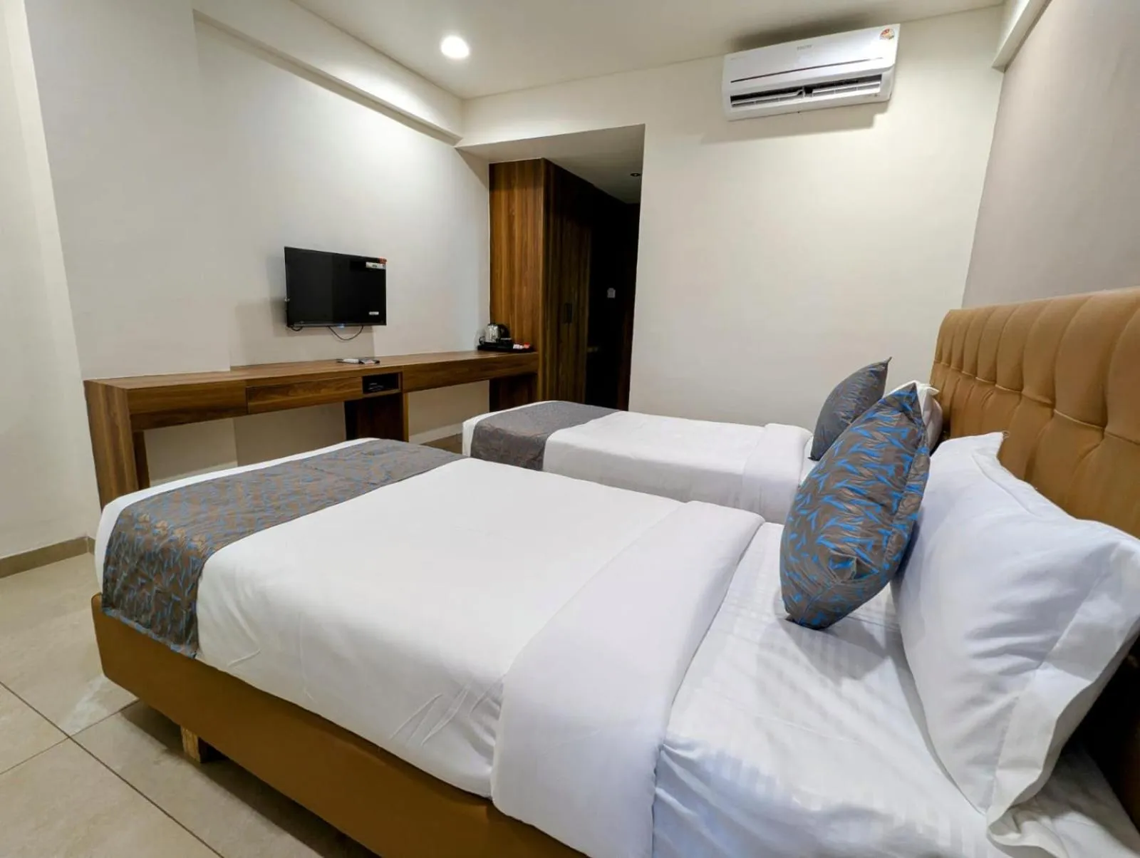 Communal lounge/ TV room, Bed in Hotel Majestic By NxtJen Hospitality