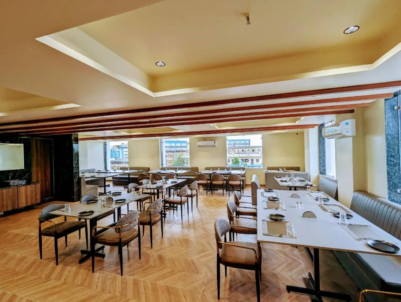 Restaurant/places to eat in Hotel Majestic By NxtJen Hospitality