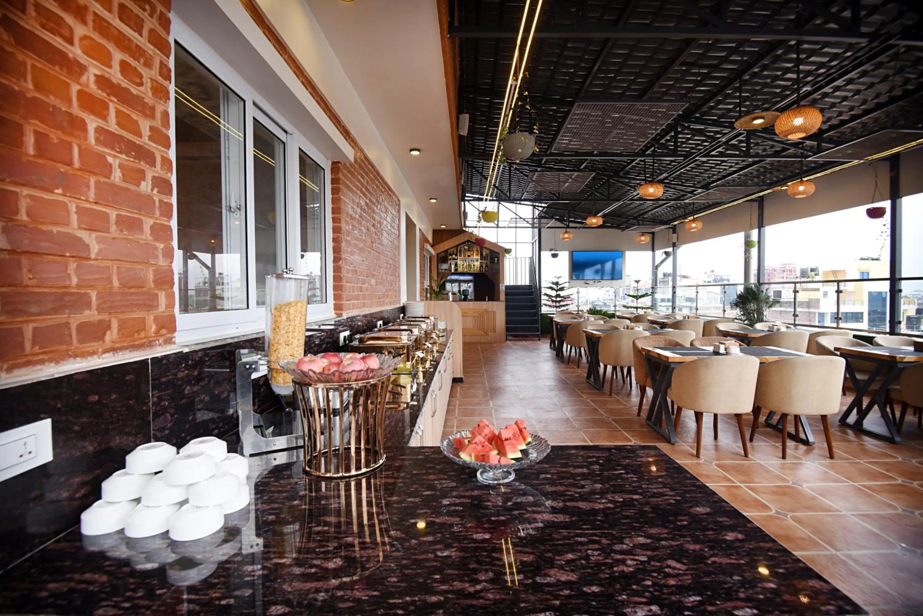 Restaurant/places to eat in Hotel Vistara