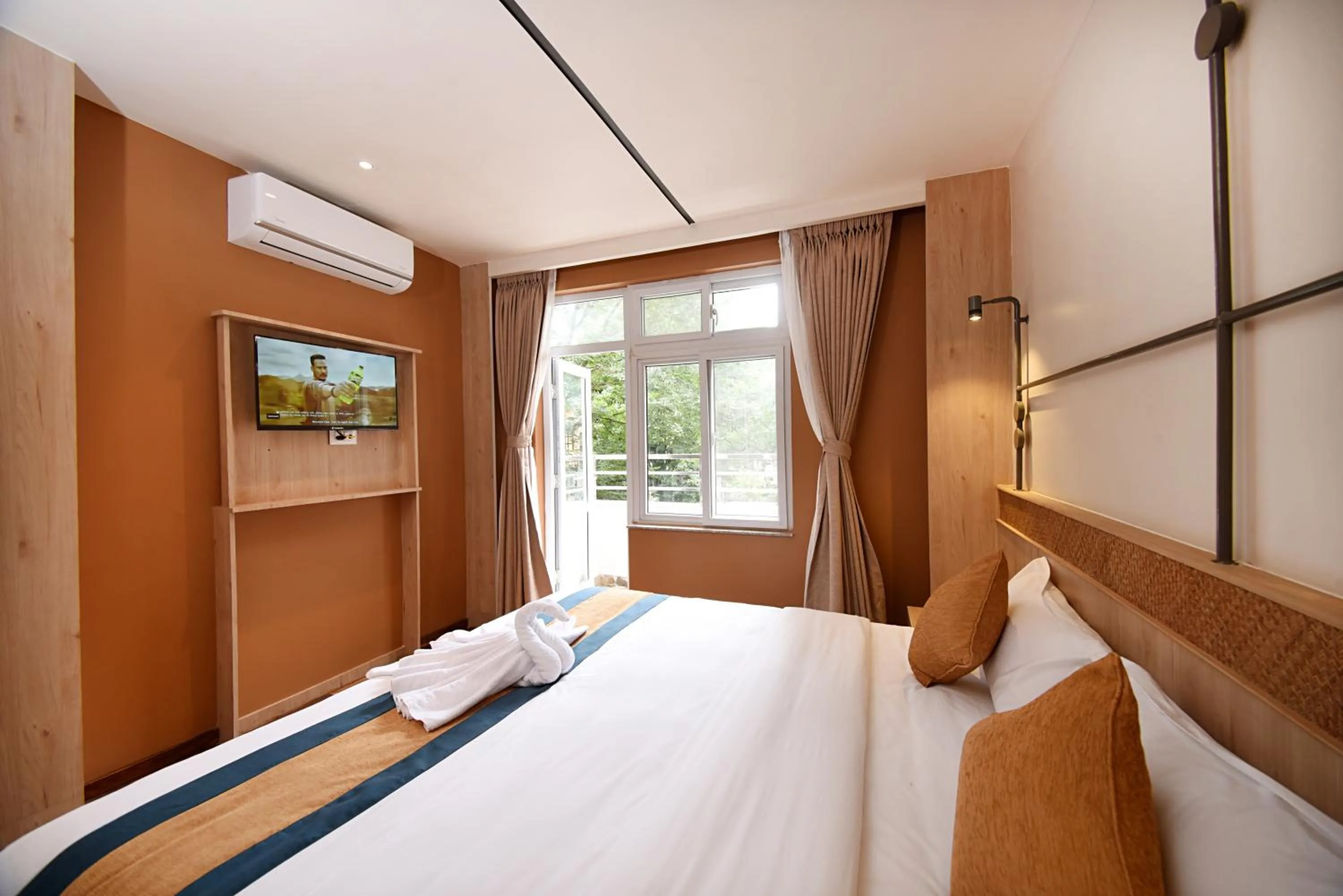 Photo of the whole room, Bed in Hotel Vistara