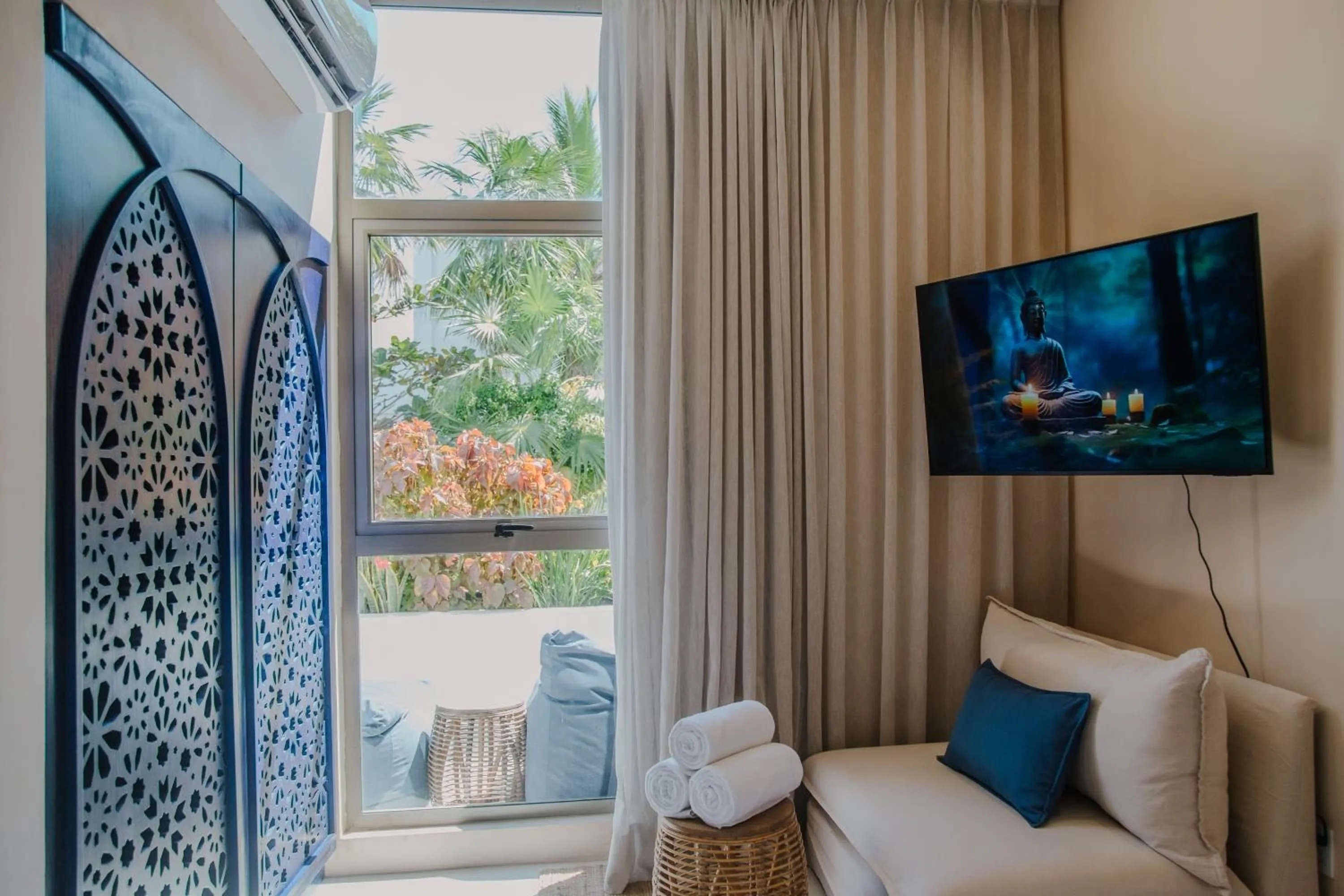 TV and multimedia in Sana Tulum Beachfront Boutique Hotel