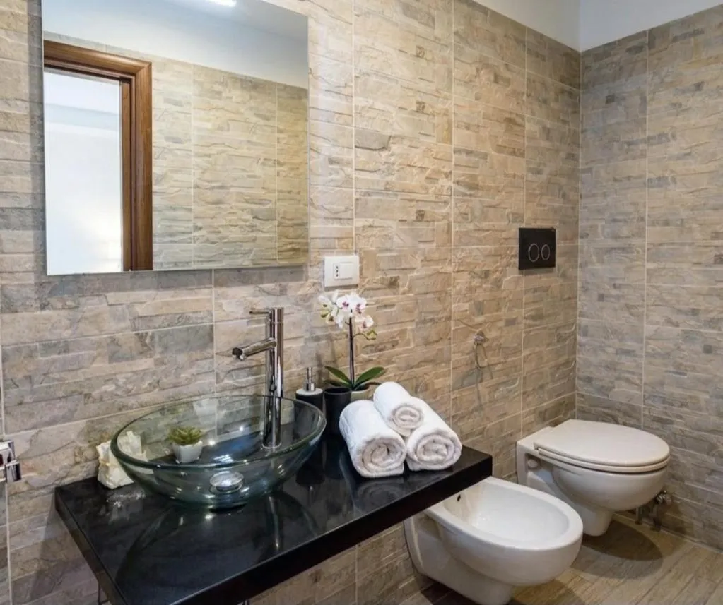 Bathroom in Tollì Superior Guest House