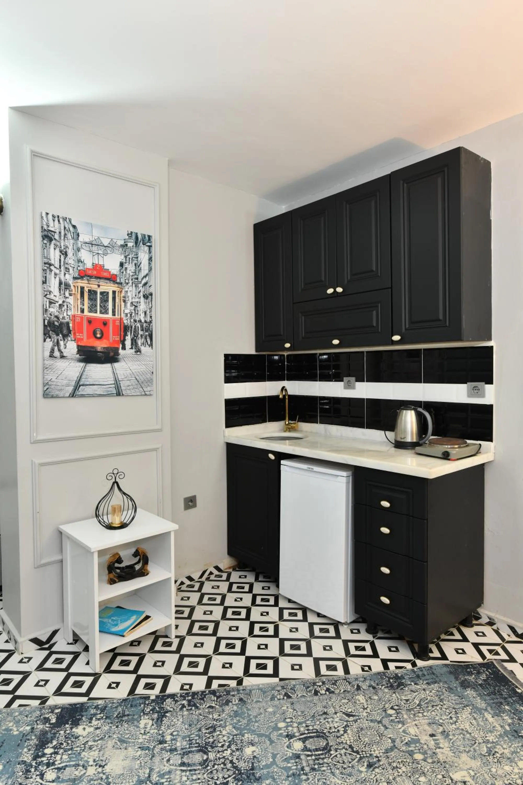 Kitchen or kitchenette in İstanbul Port Hotel