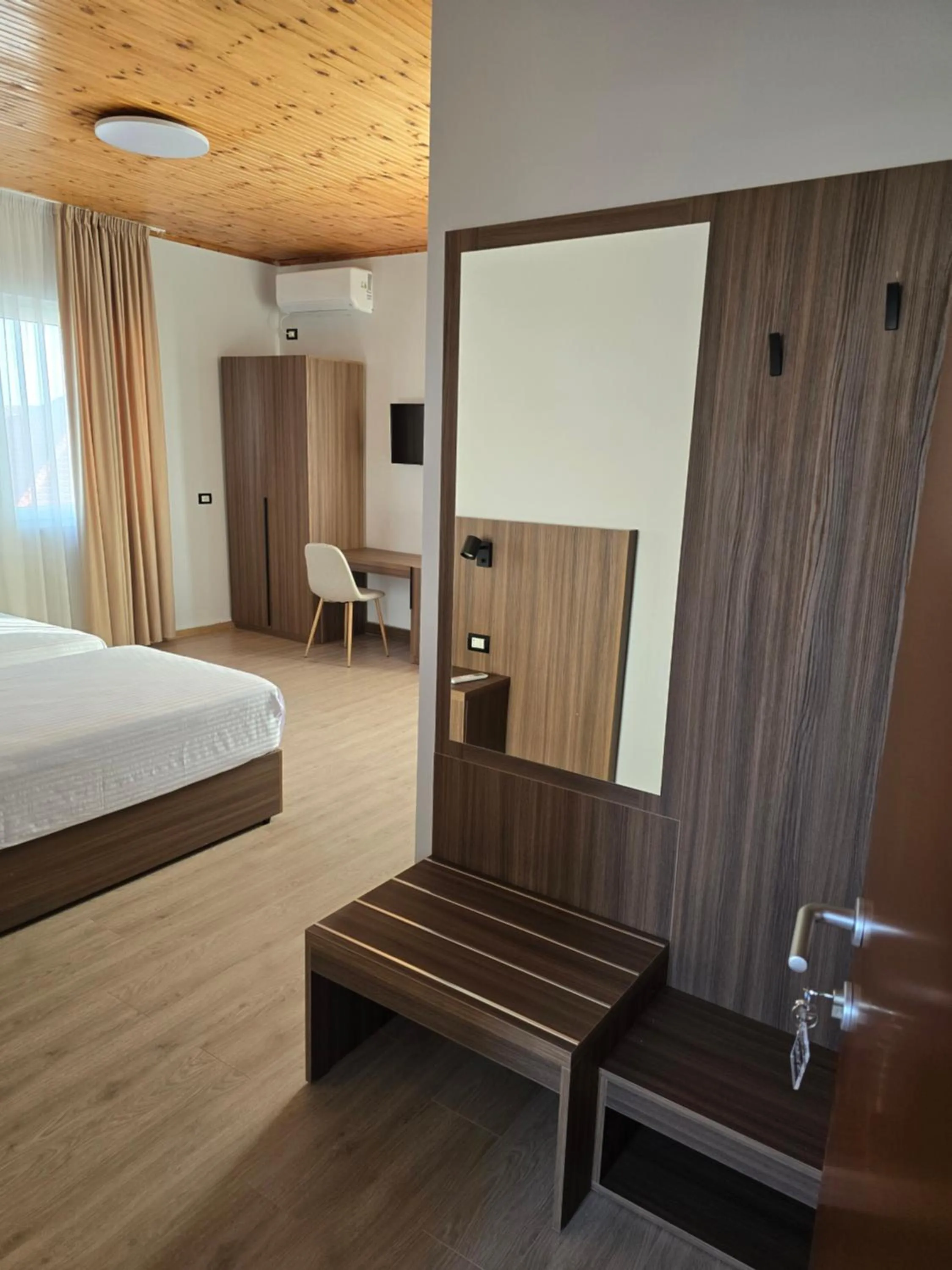 Facade/entrance, Bed in Hotel Aleks