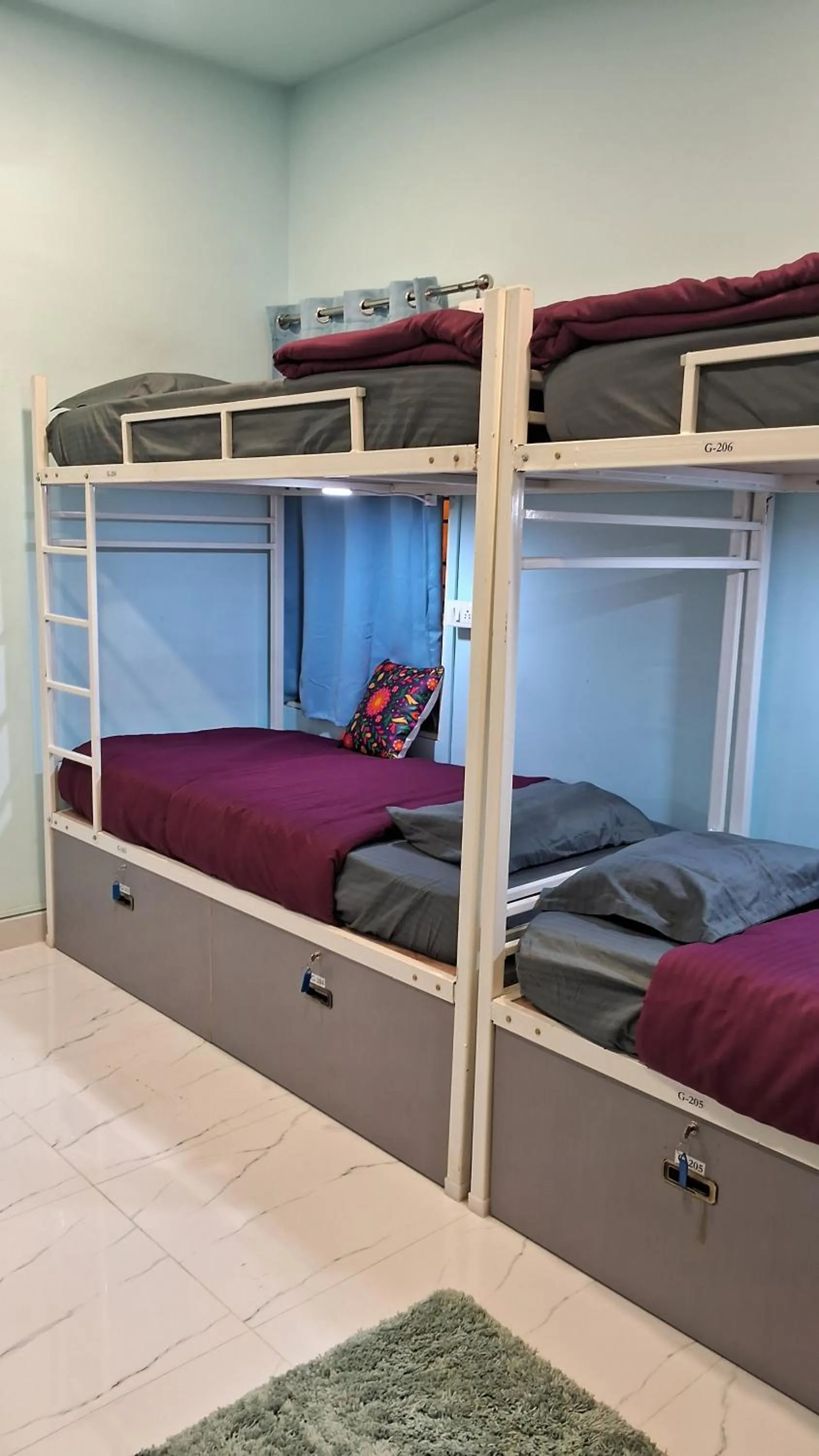 Bedroom, Bed in Cayzen