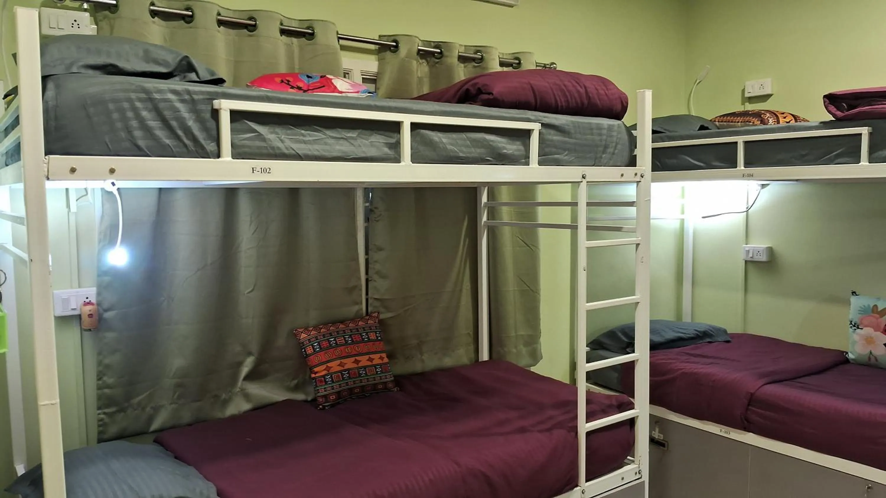 Bedroom, Bed in Cayzen