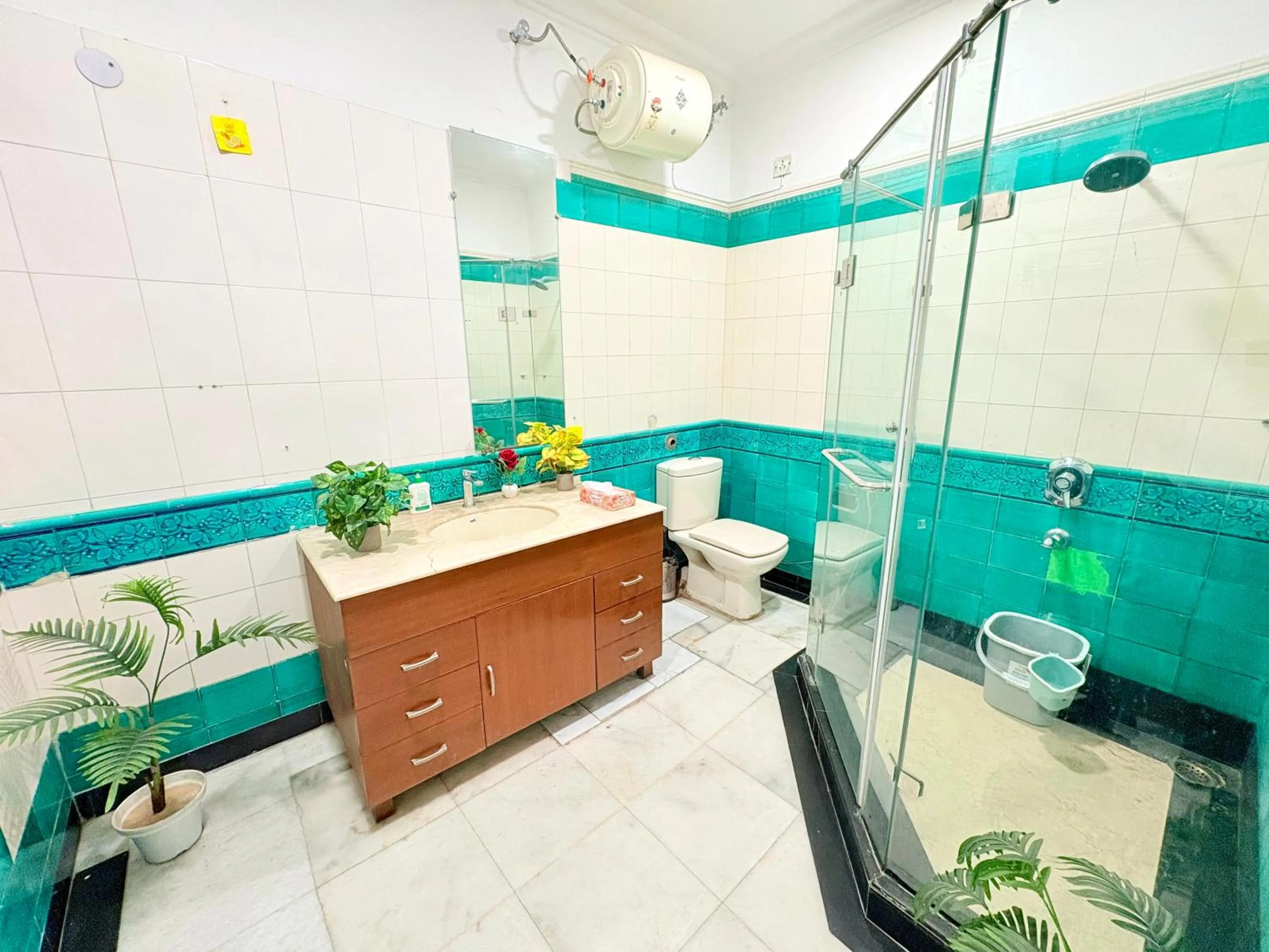 Bathroom in Gulmohar Residency, Hauz Khas New Delhi, Couple Friendly