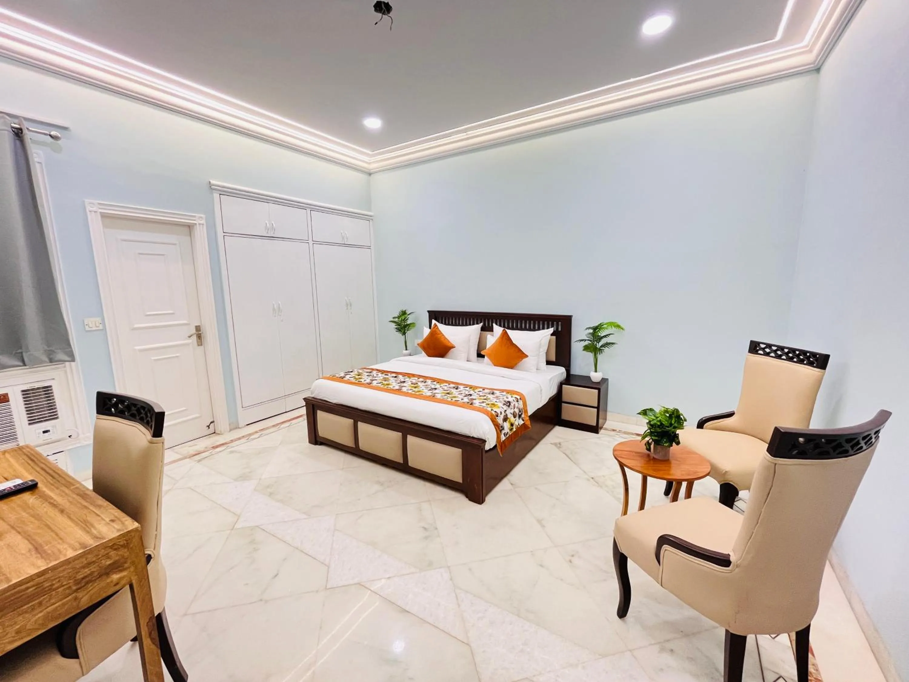 Bed in Gulmohar Residency, Hauz Khas New Delhi, Couple Friendly