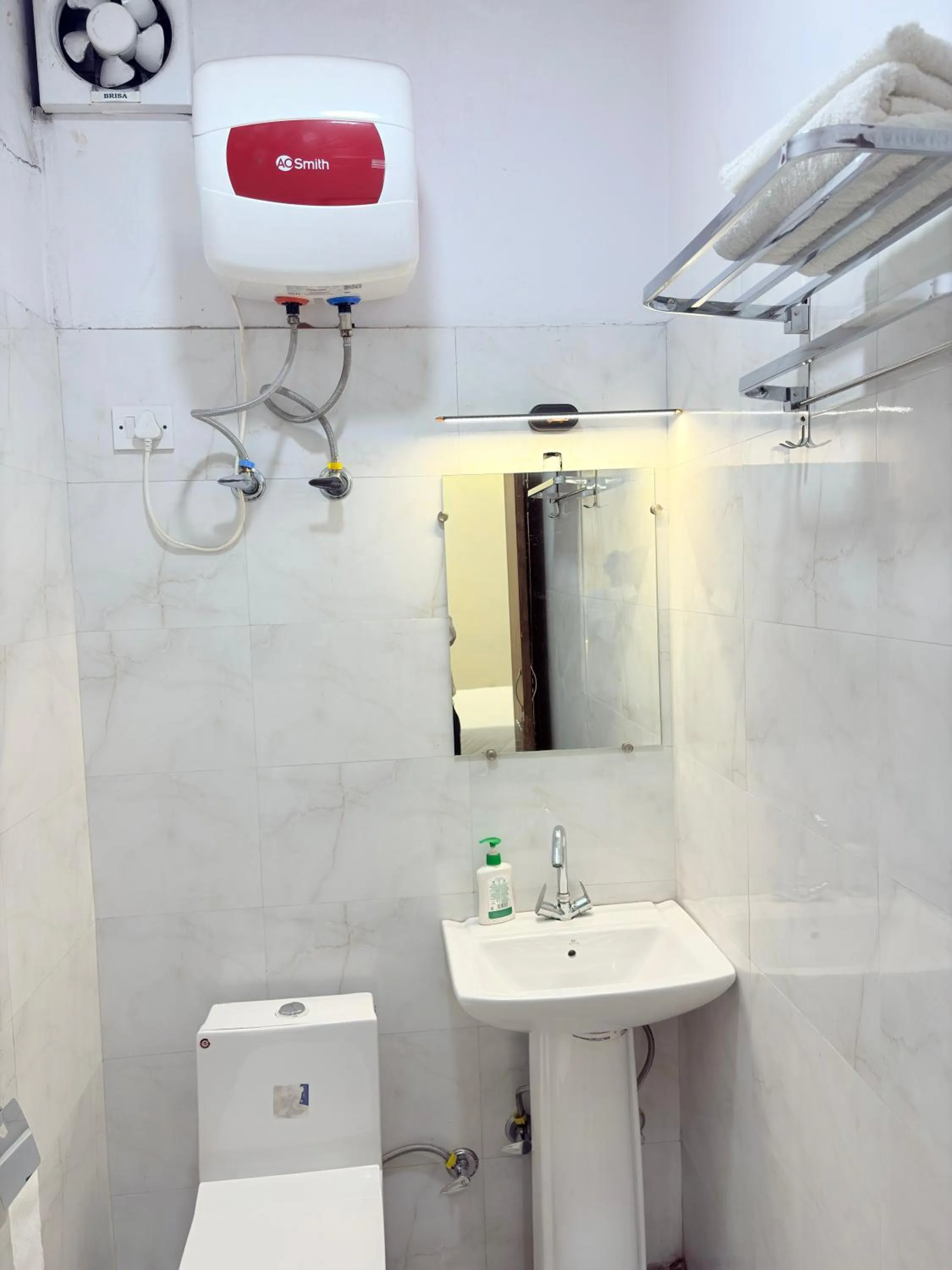 Toilet in Gulmohar Residency, Hauz Khas New Delhi, Couple Friendly
