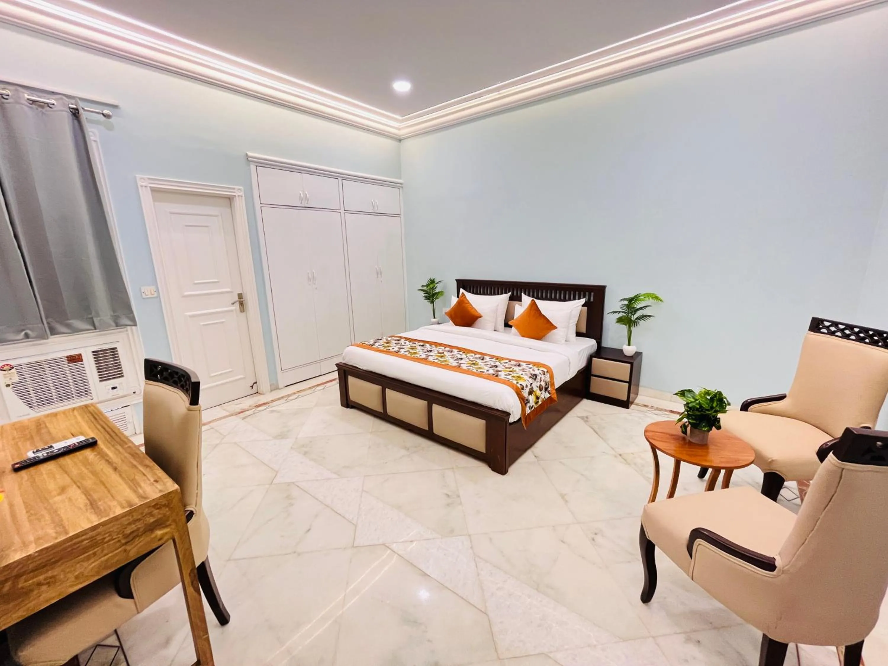 Bed in Gulmohar Residency, Hauz Khas New Delhi, Couple Friendly