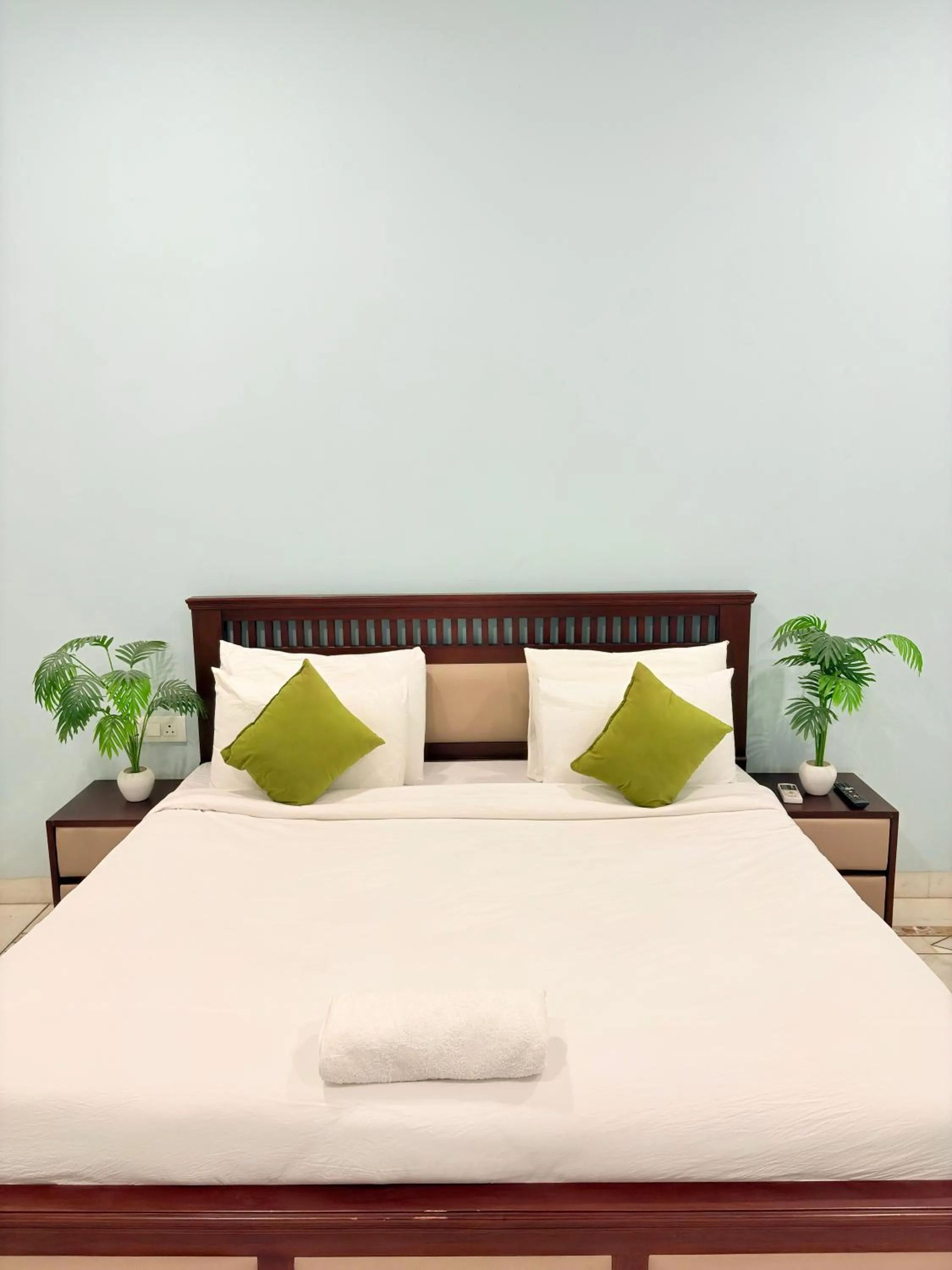 Bed in Gulmohar Residency, Hauz Khas New Delhi, Couple Friendly