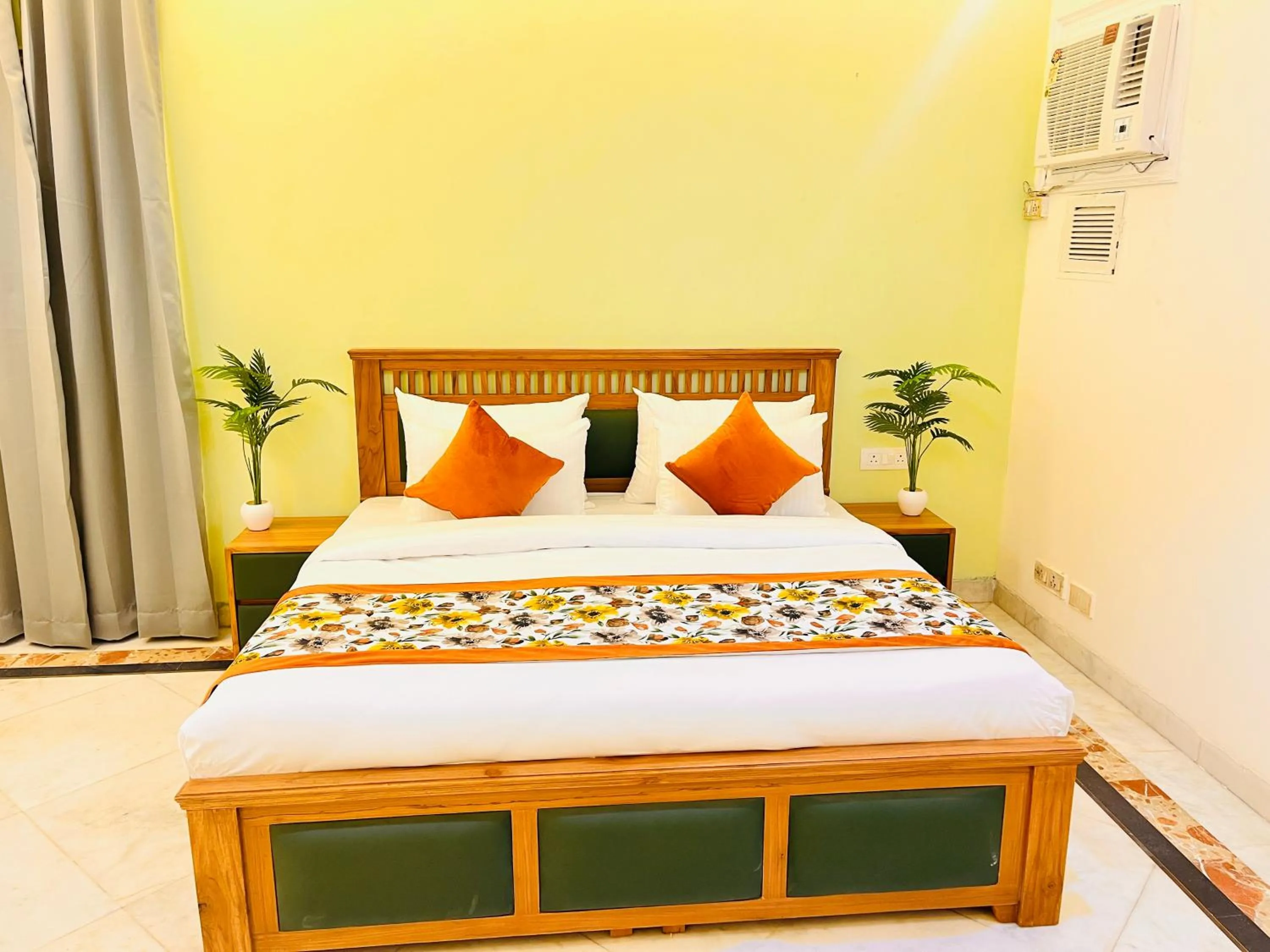 Bed in Gulmohar Residency, Hauz Khas New Delhi, Couple Friendly