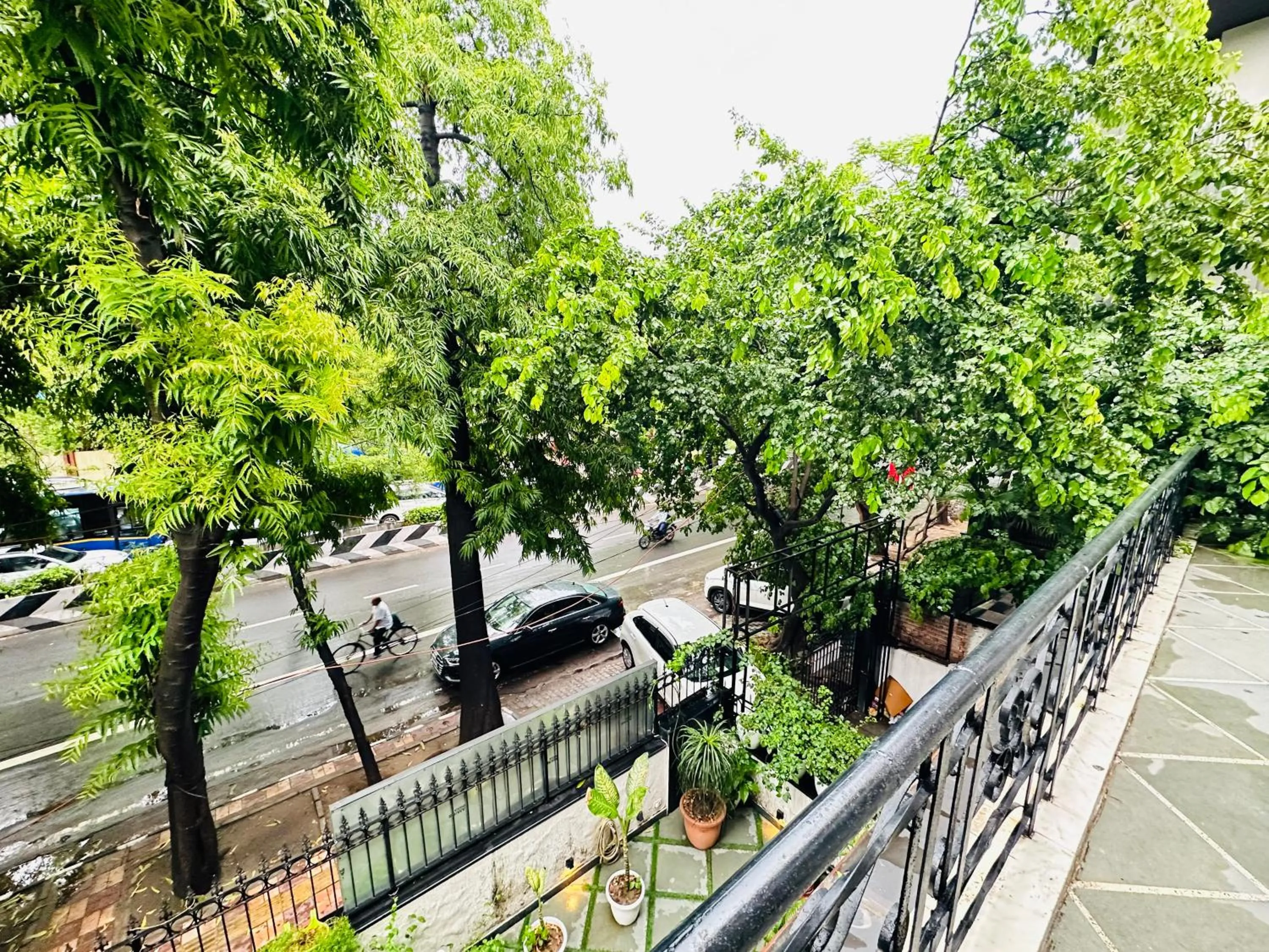 Spring in Gulmohar Residency, Hauz Khas New Delhi, Couple Friendly