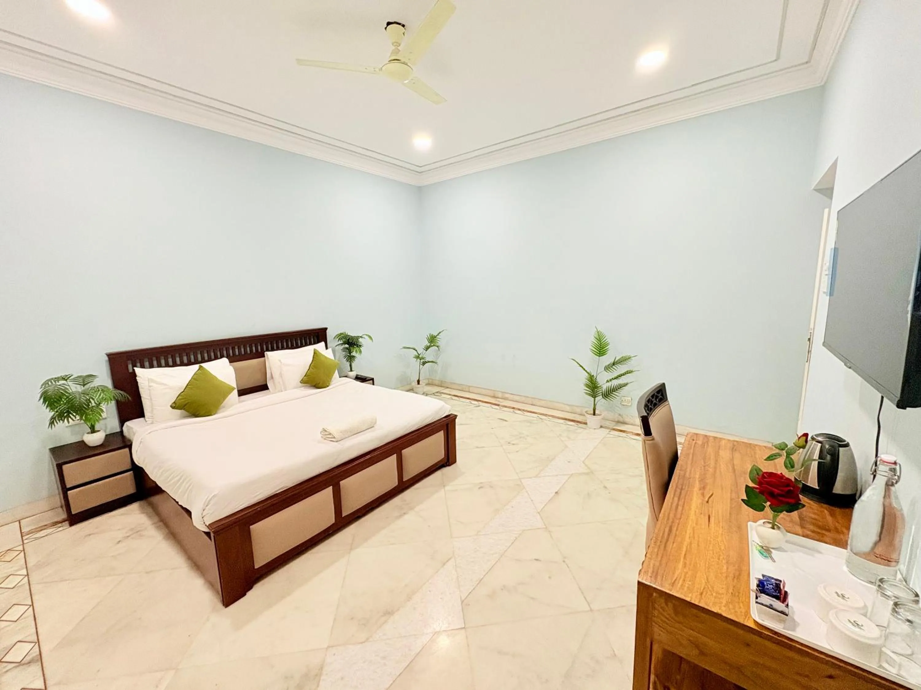 Bedroom, Bed in Gulmohar Residency, Hauz Khas New Delhi, Couple Friendly