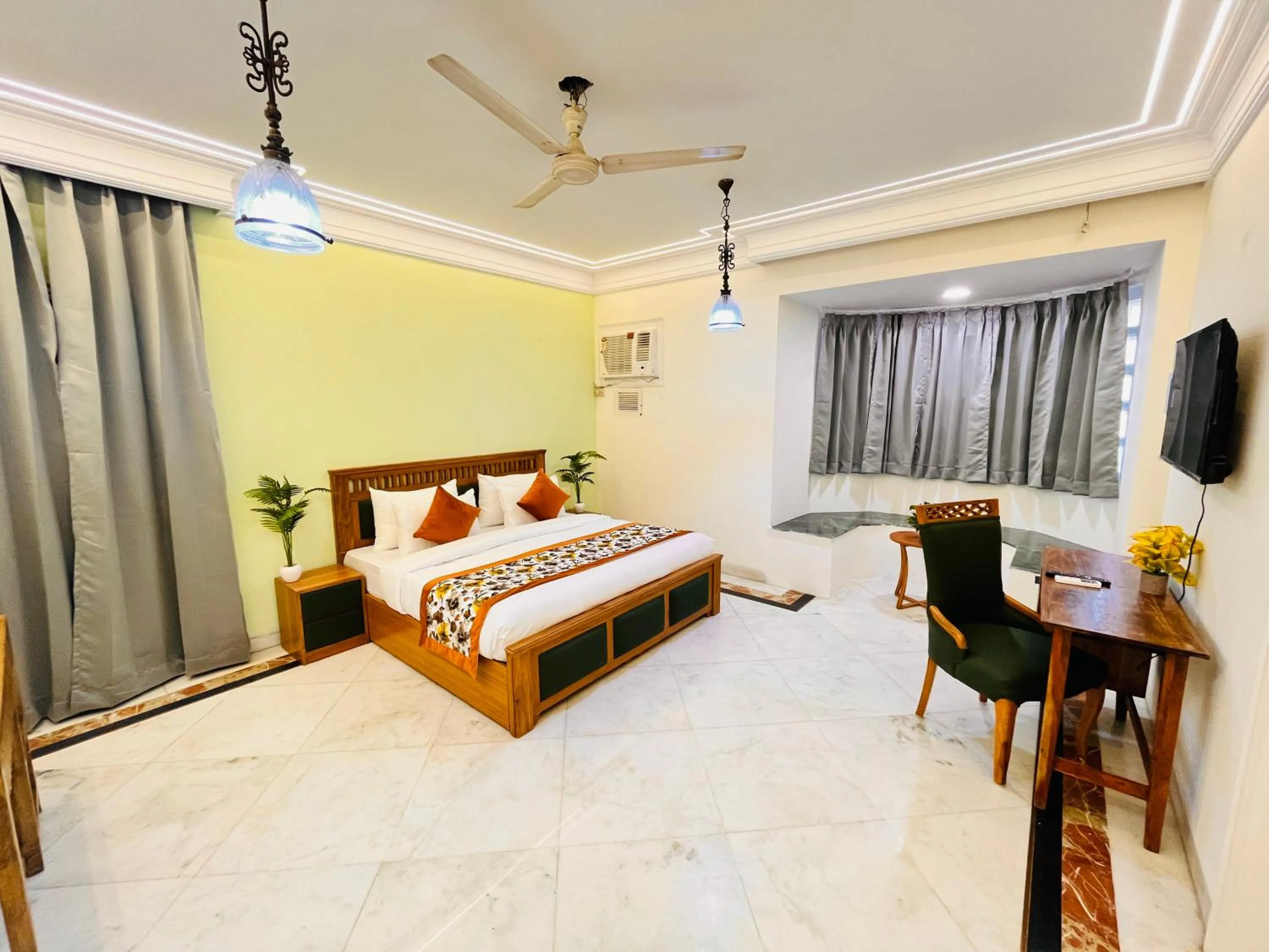 Bed in Gulmohar Residency, Hauz Khas New Delhi, Couple Friendly