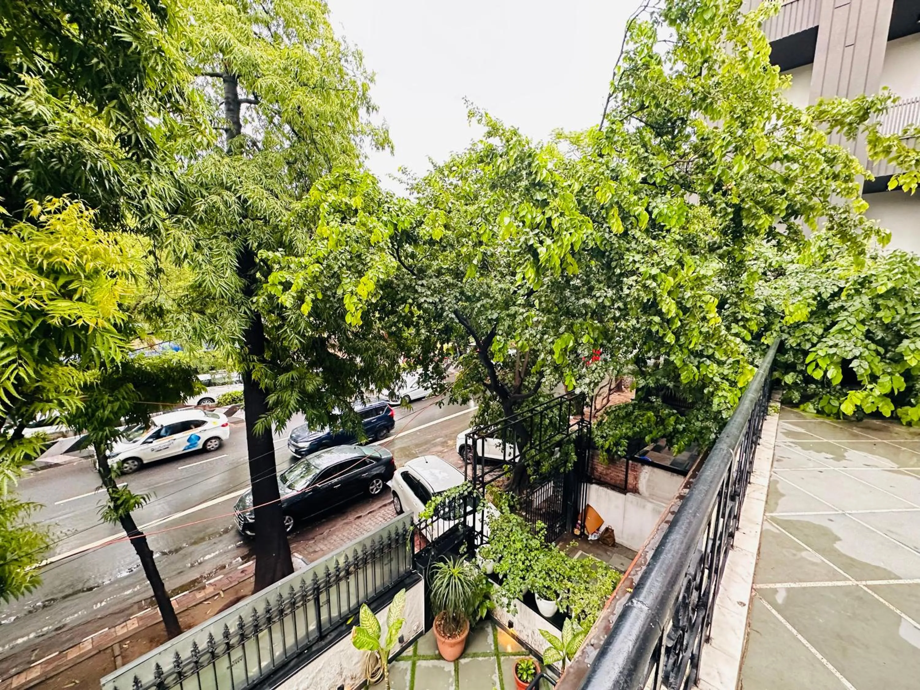 Property building in Gulmohar Residency, Hauz Khas New Delhi, Couple Friendly