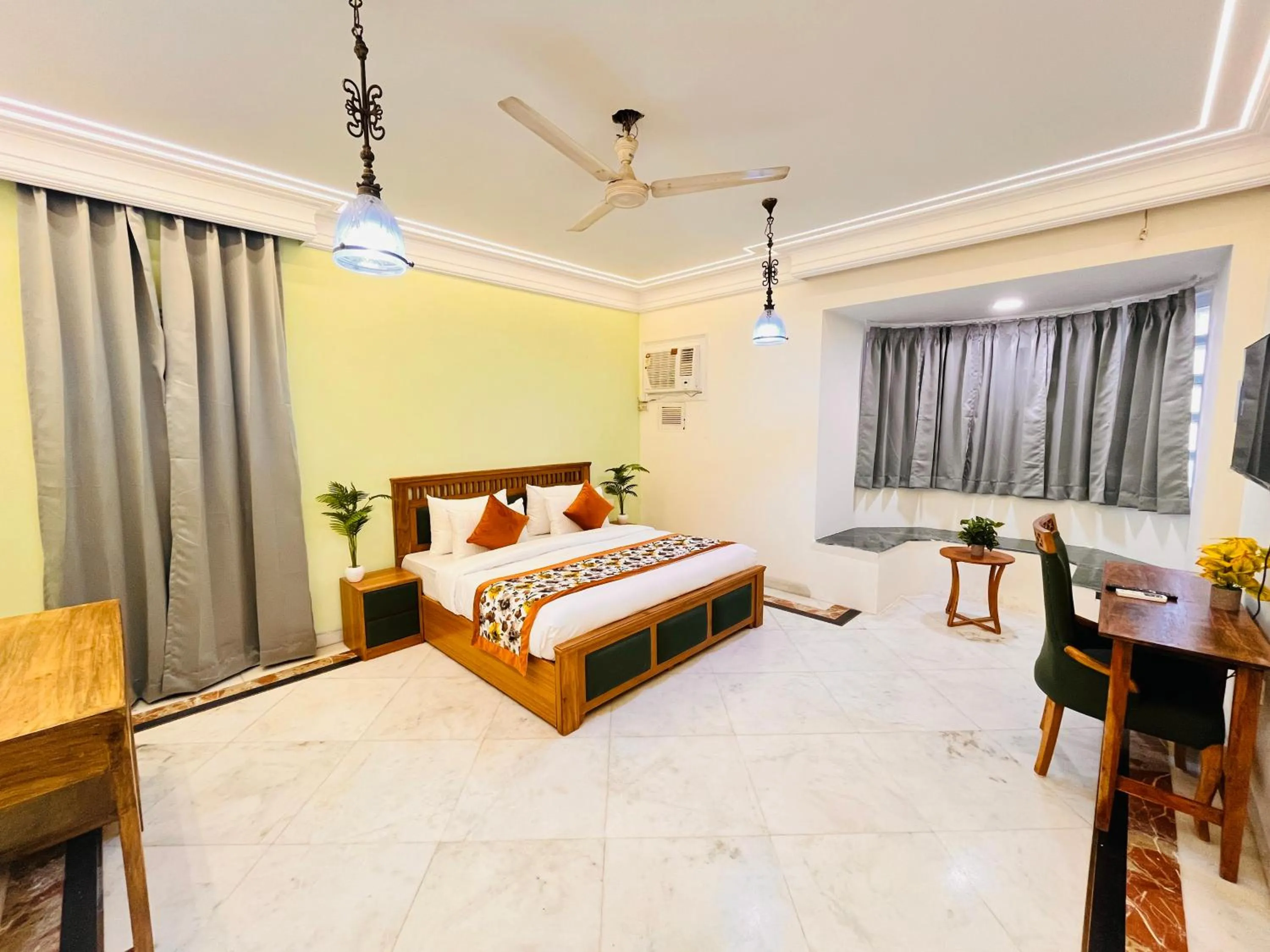 Bed in Gulmohar Residency, Hauz Khas New Delhi, Couple Friendly