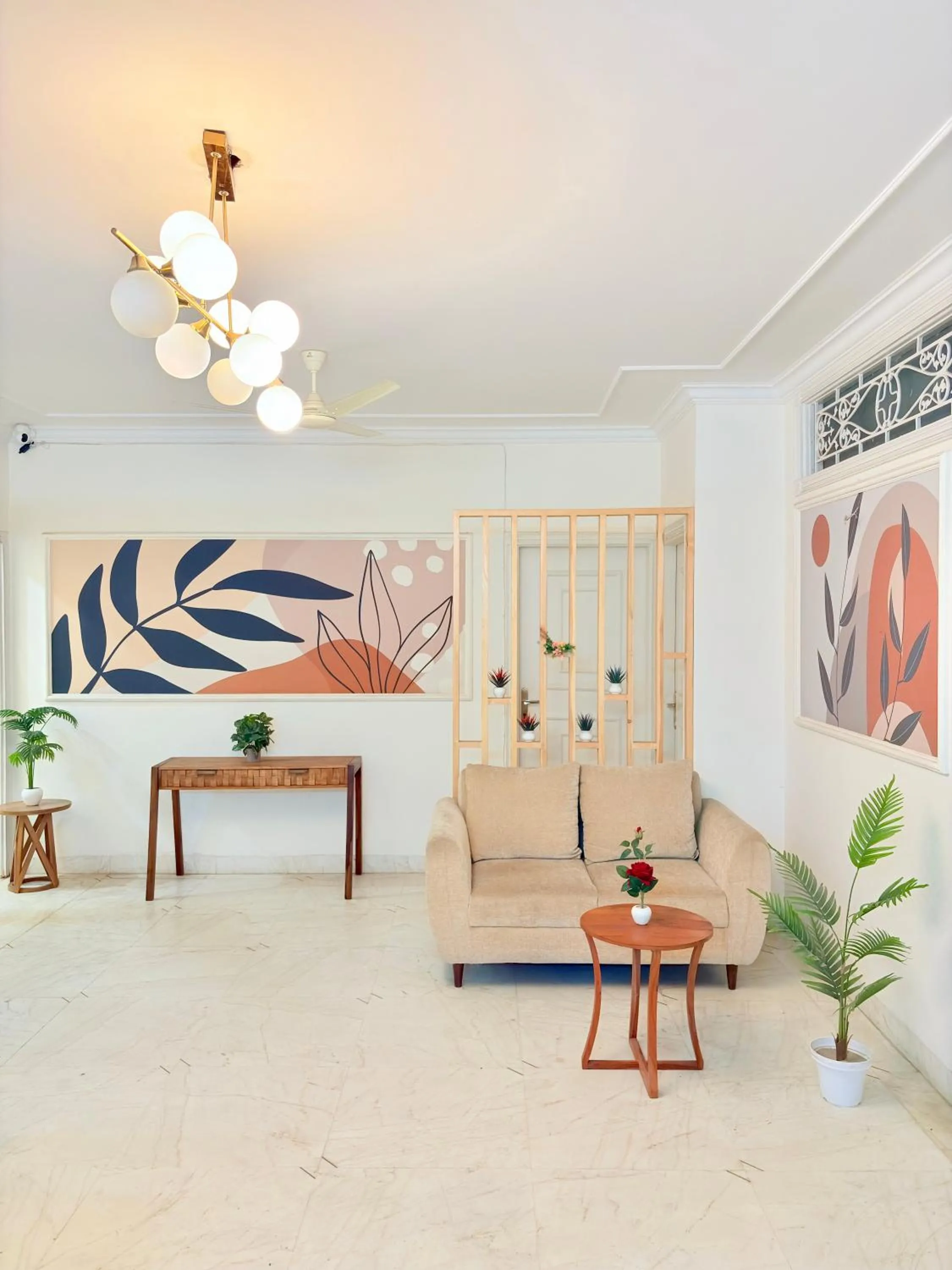 Lobby or reception in Gulmohar Residency, Hauz Khas New Delhi, Couple Friendly