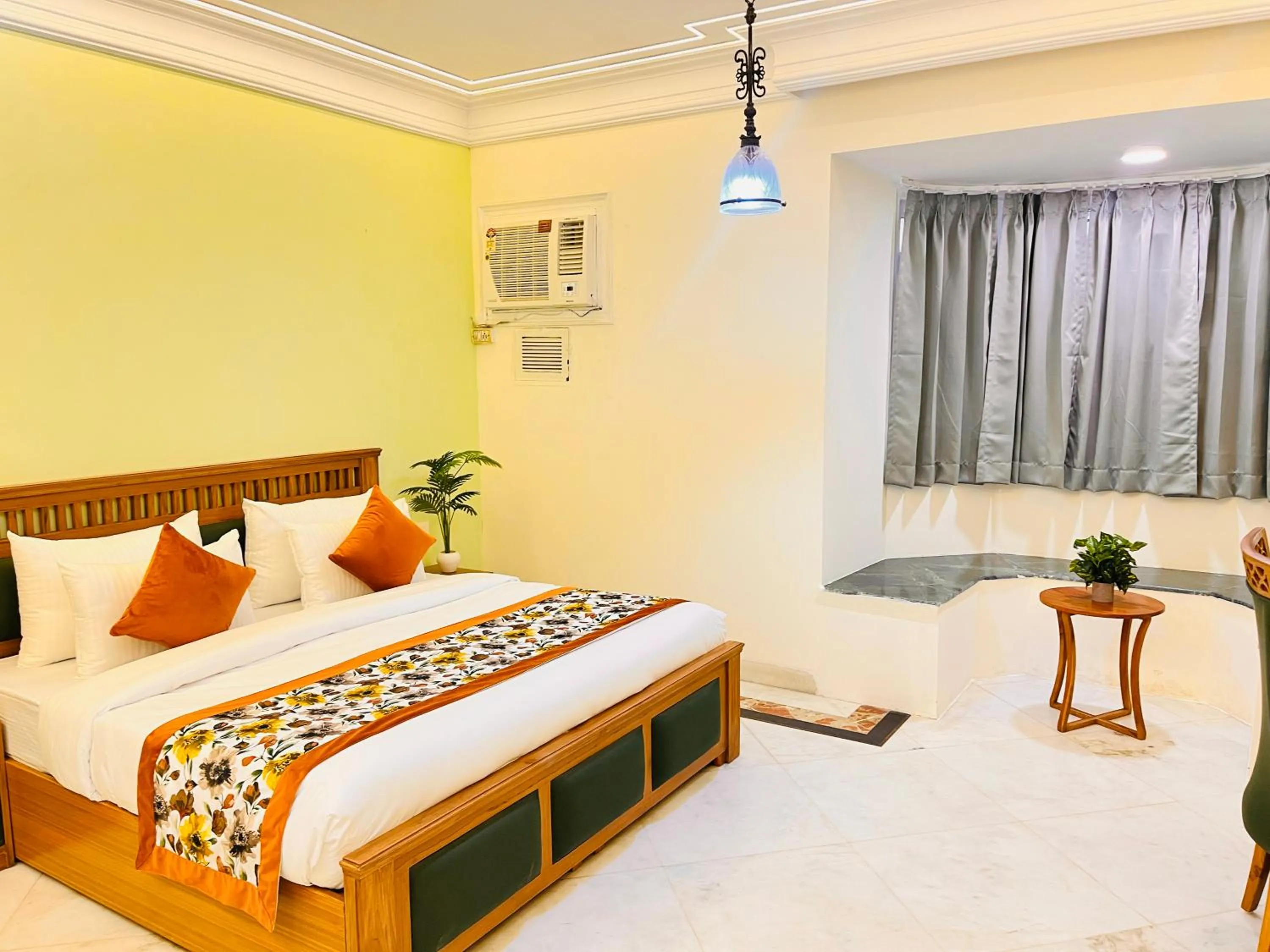 Bed in Gulmohar Residency, Hauz Khas New Delhi, Couple Friendly