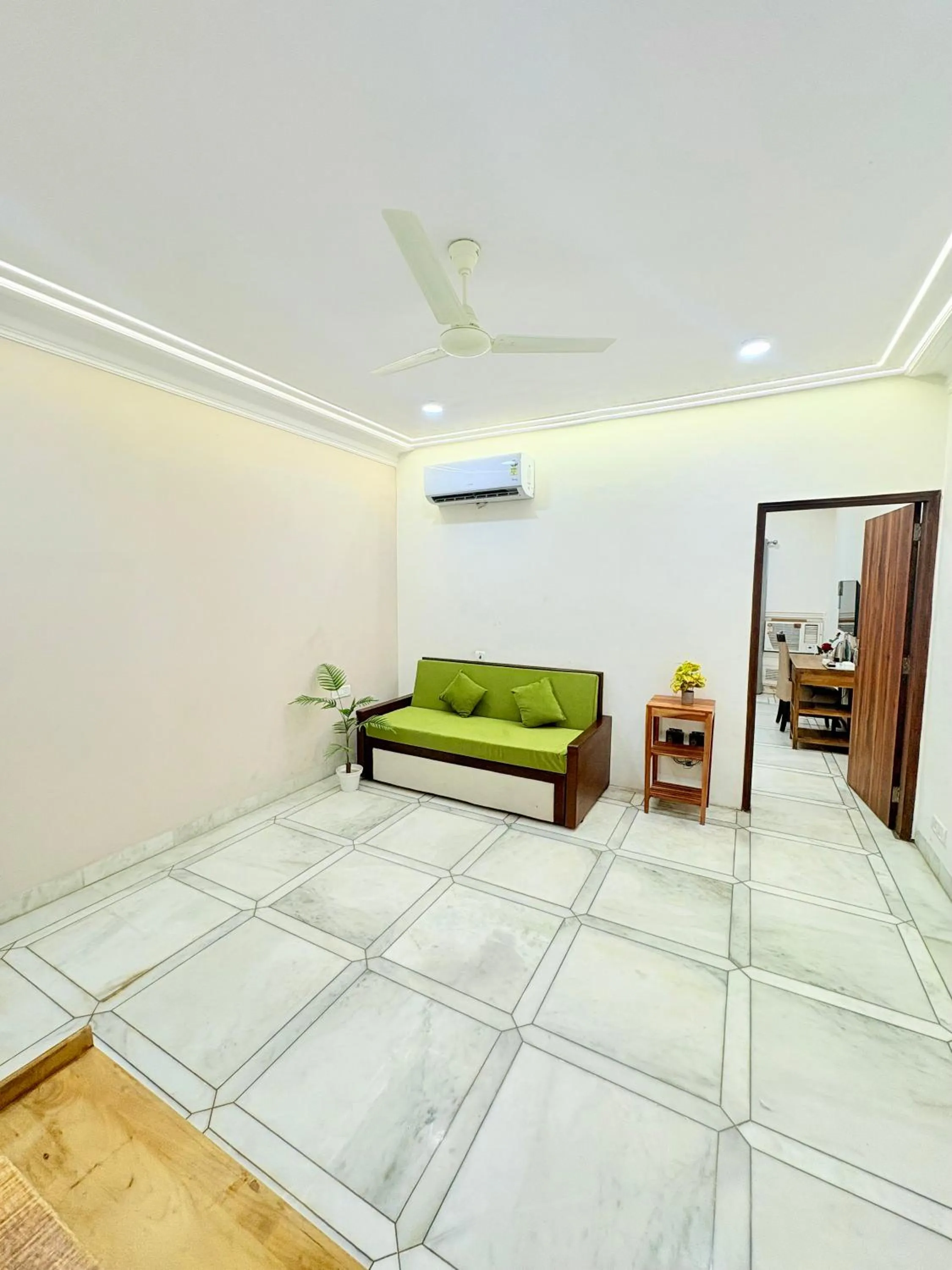 Living room in Gulmohar Residency, Hauz Khas New Delhi, Couple Friendly