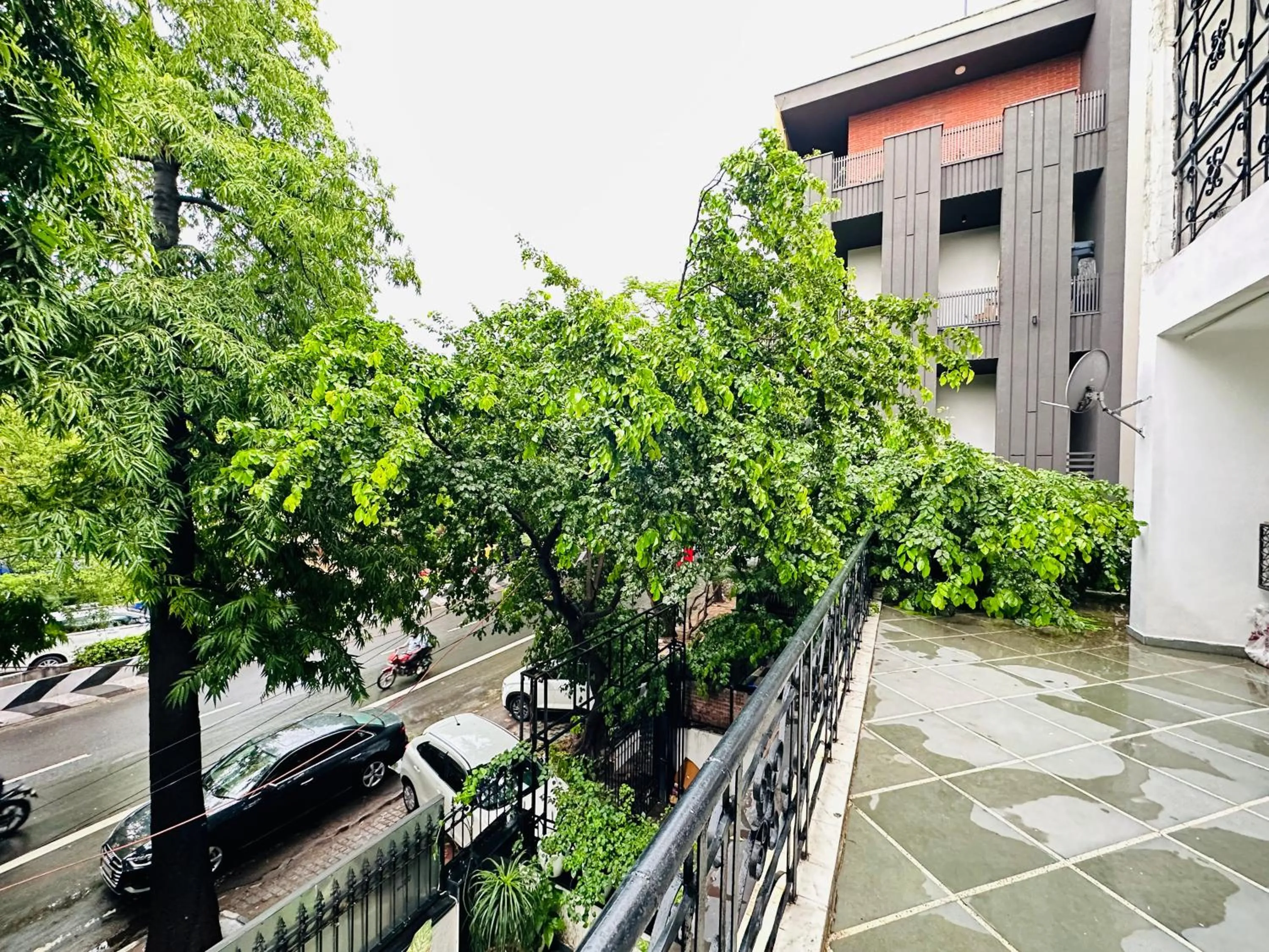 Property building in Gulmohar Residency, Hauz Khas New Delhi, Couple Friendly