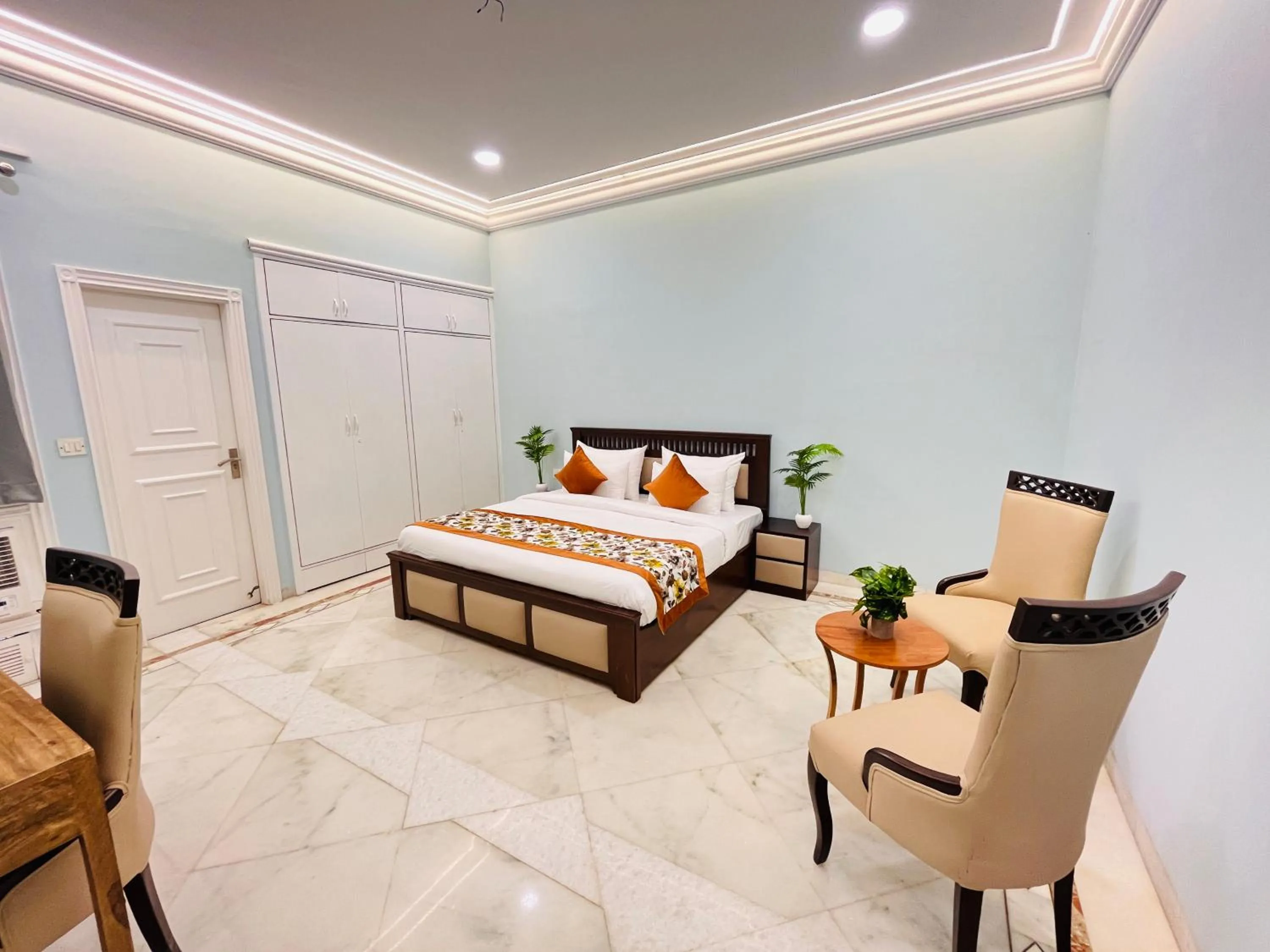 Bed in Gulmohar Residency, Hauz Khas New Delhi, Couple Friendly
