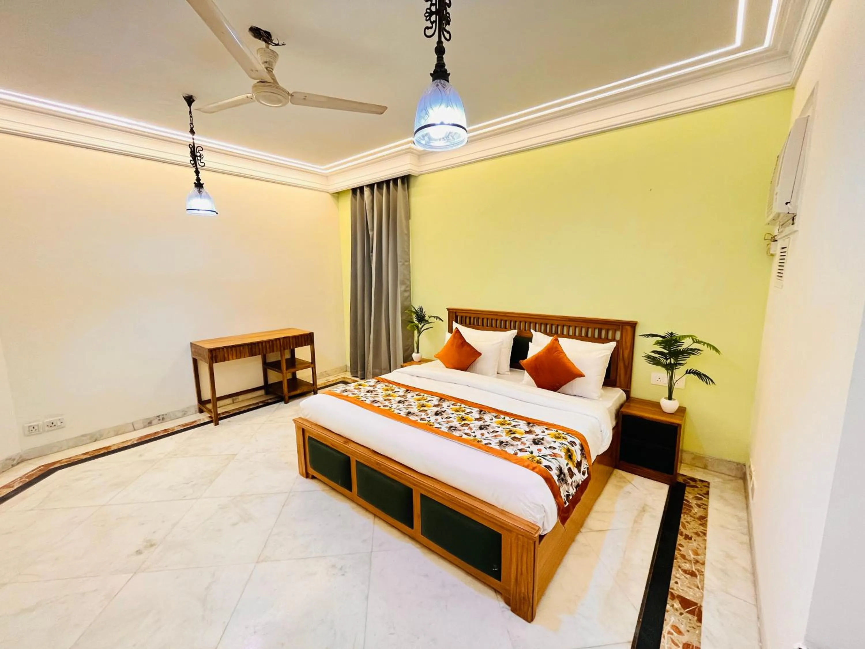 Bed in Gulmohar Residency, Hauz Khas New Delhi, Couple Friendly