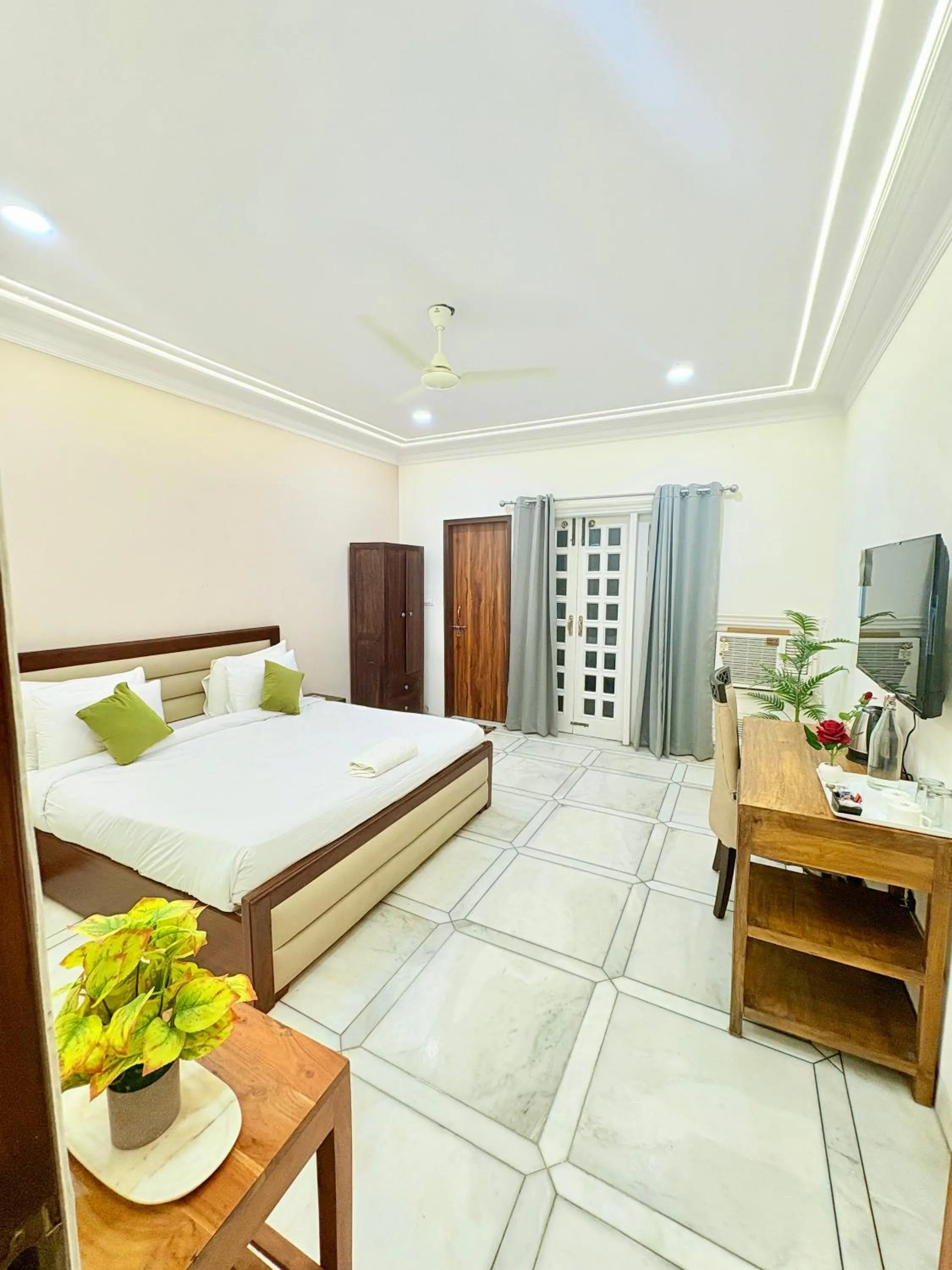Bedroom, Bed in Gulmohar Residency, Hauz Khas New Delhi, Couple Friendly