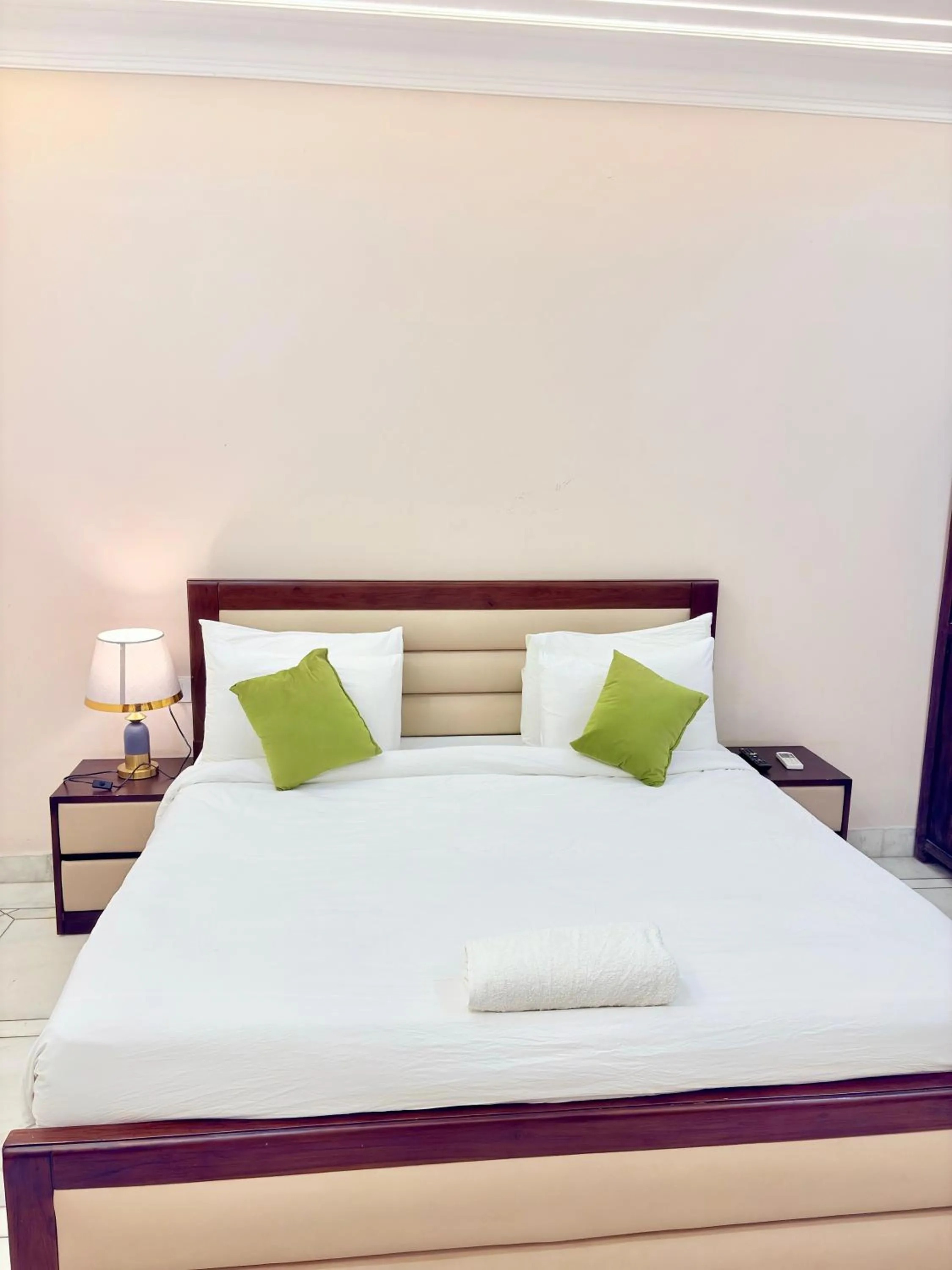 Bed in Gulmohar Residency, Hauz Khas New Delhi, Couple Friendly