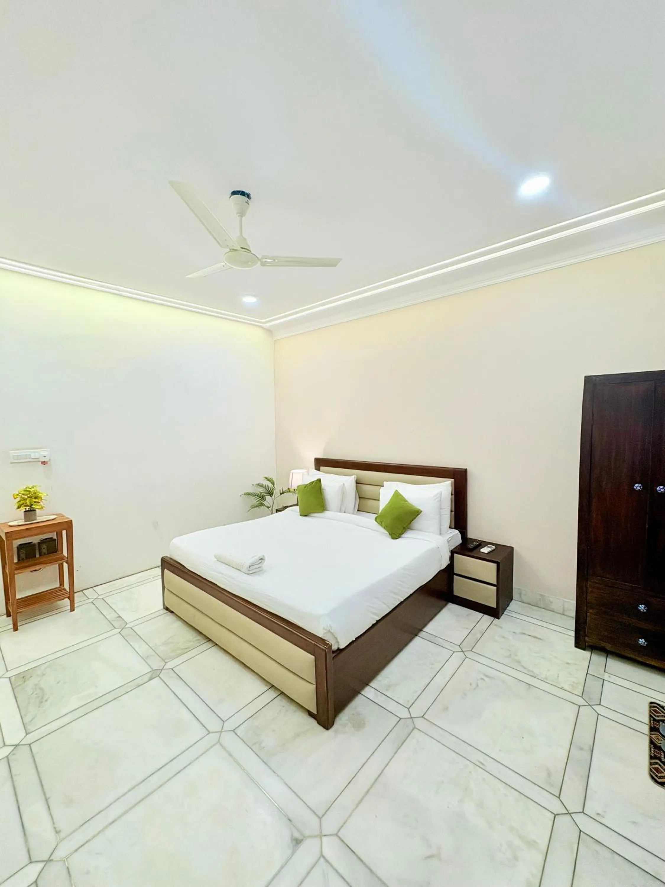 Bedroom, Bed in Gulmohar Residency, Hauz Khas New Delhi, Couple Friendly