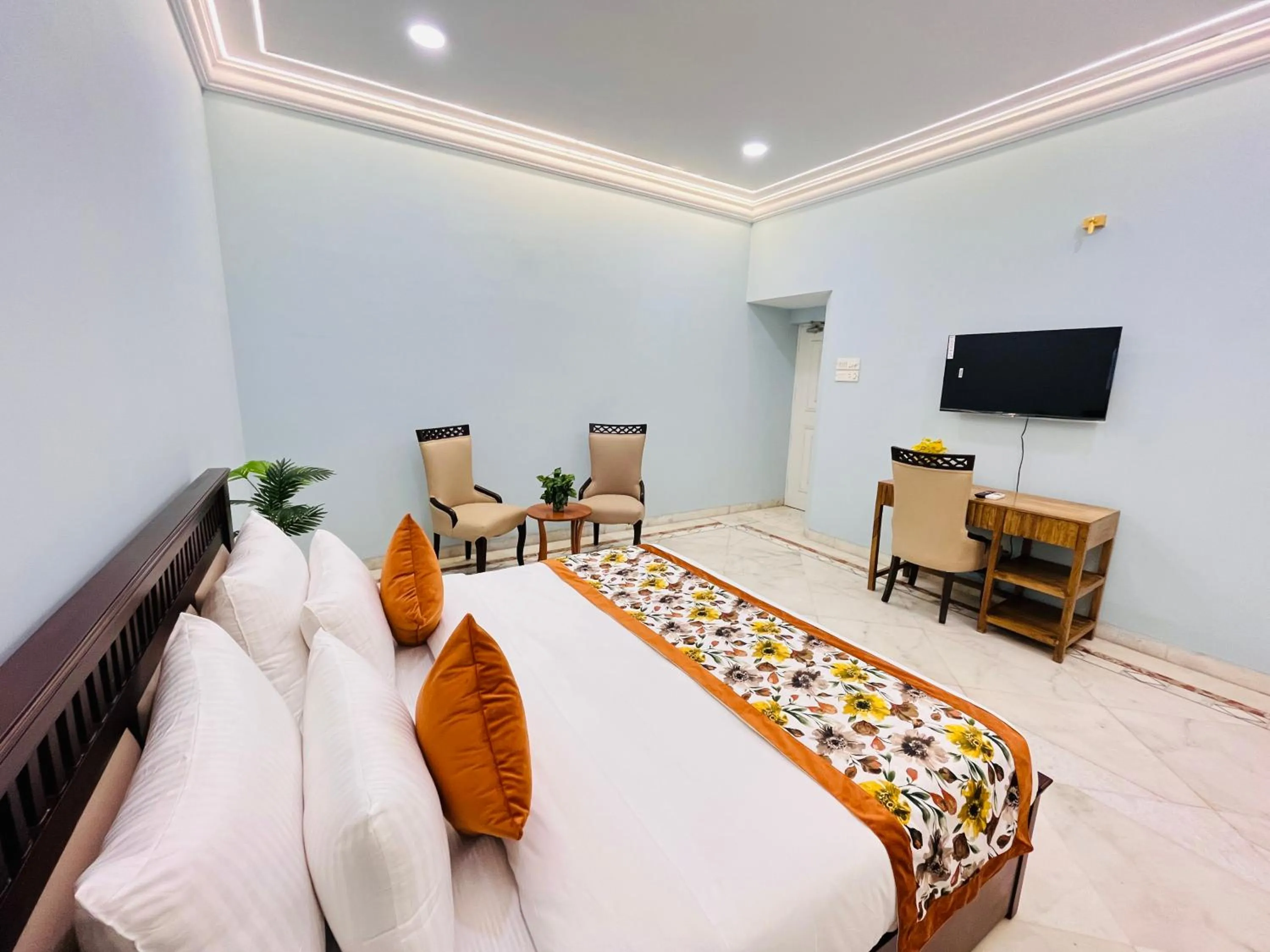 Bed in Gulmohar Residency, Hauz Khas New Delhi, Couple Friendly