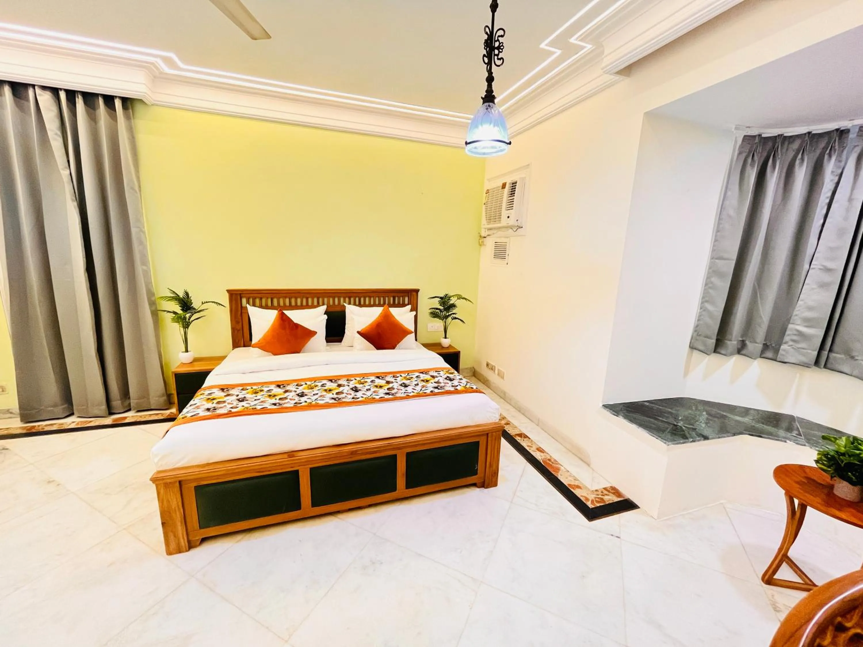 Bed in Gulmohar Residency, Hauz Khas New Delhi, Couple Friendly