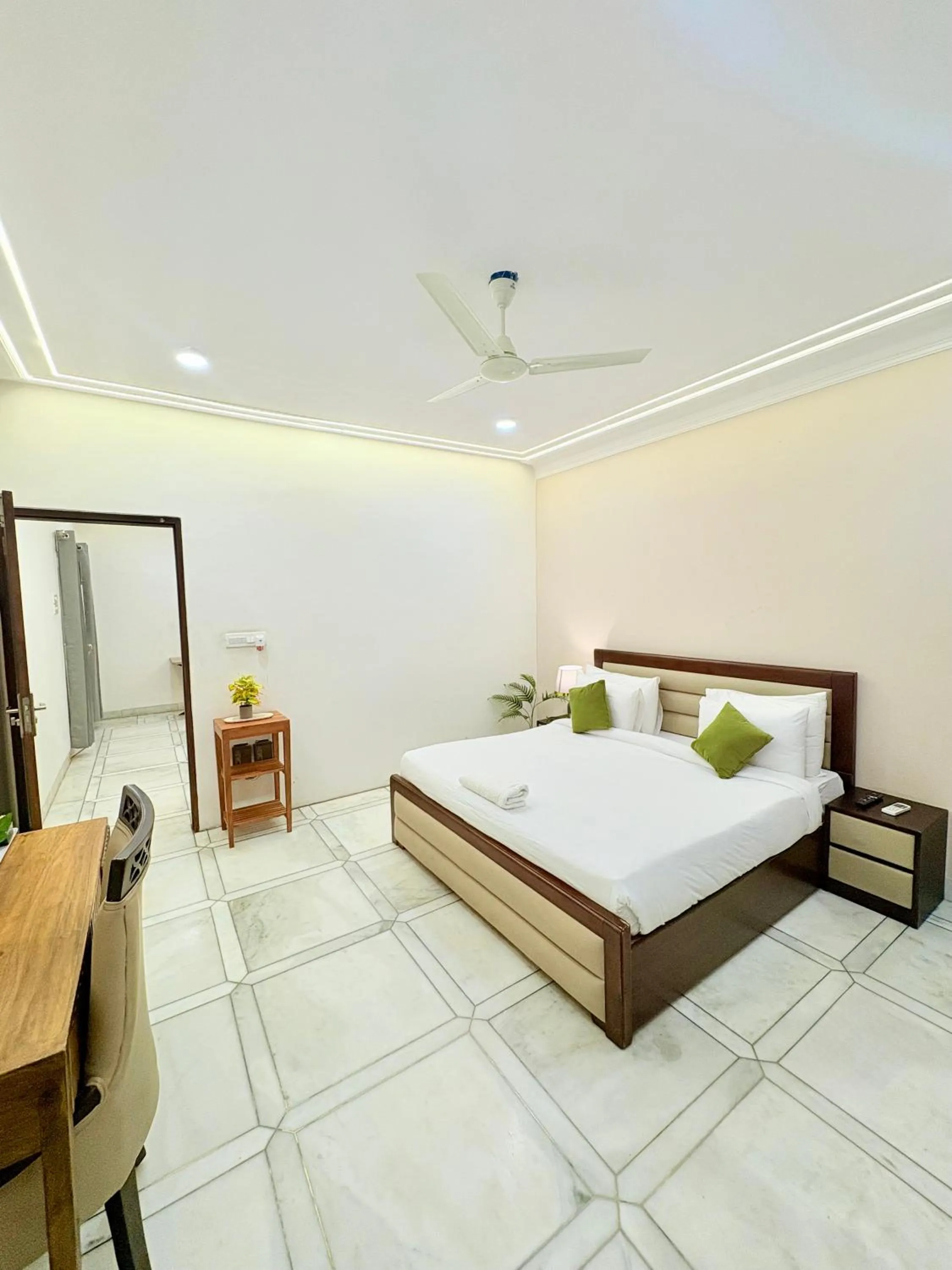 Bed in Gulmohar Residency, Hauz Khas New Delhi, Couple Friendly
