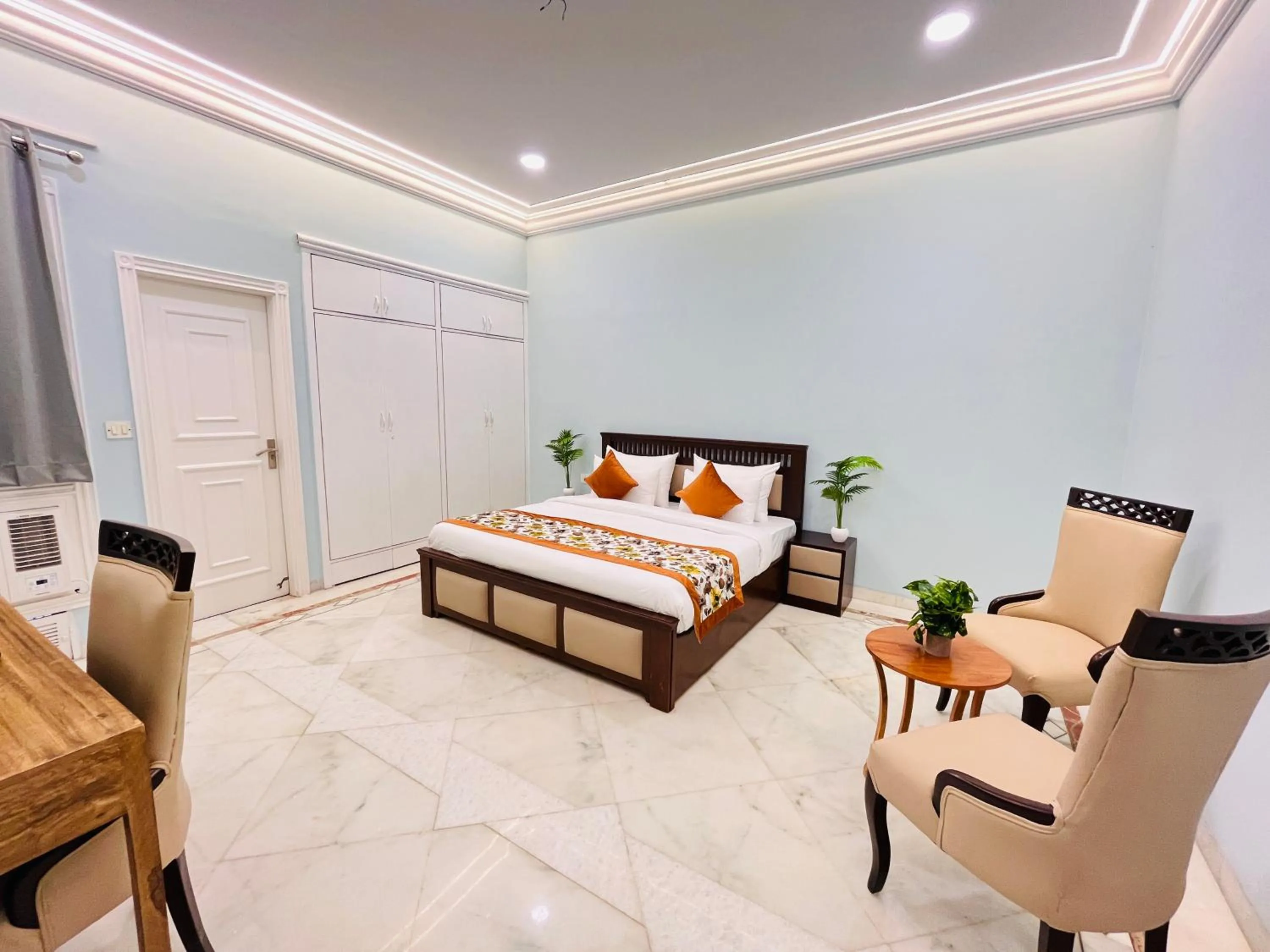 Bed in Gulmohar Residency, Hauz Khas New Delhi, Couple Friendly