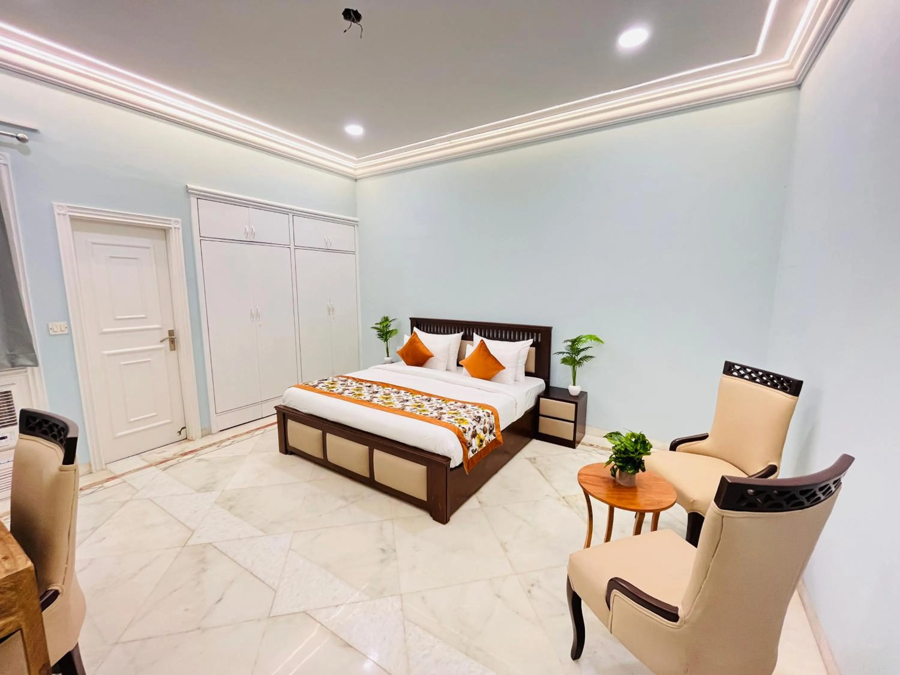 Bed in Gulmohar Residency, Hauz Khas New Delhi, Couple Friendly