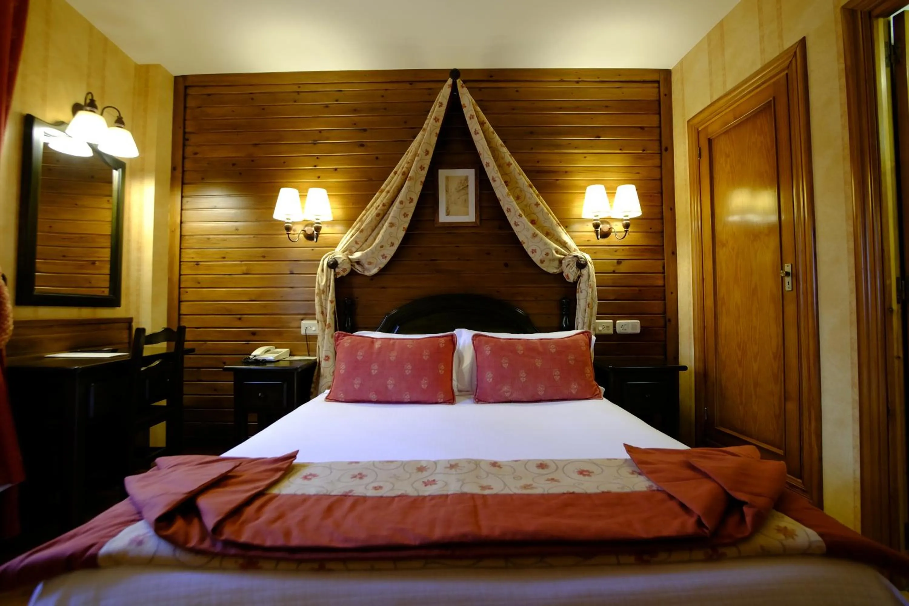 Bedroom in Hotel Pradas Ordesa