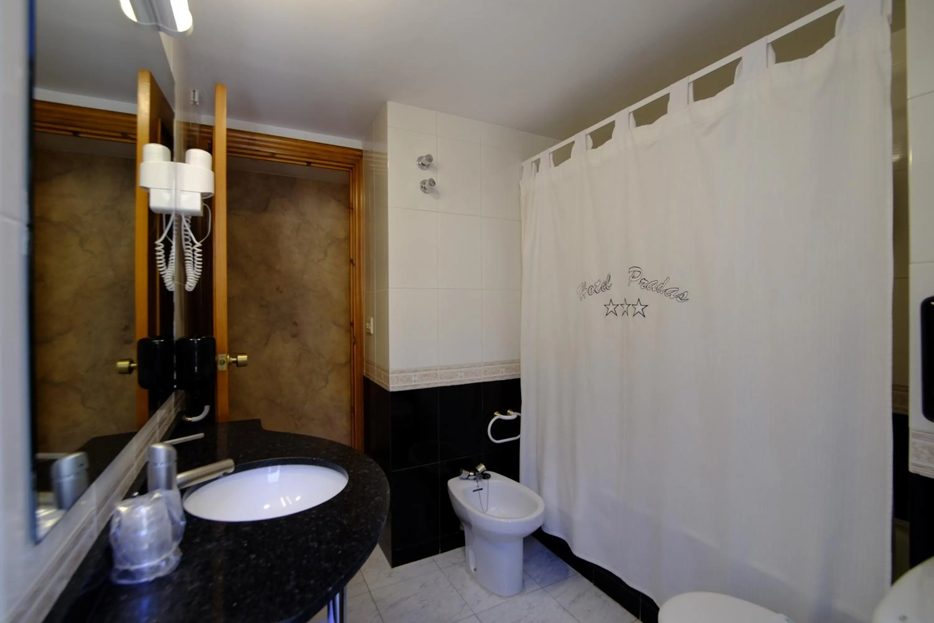 Bathroom in Hotel Pradas Ordesa