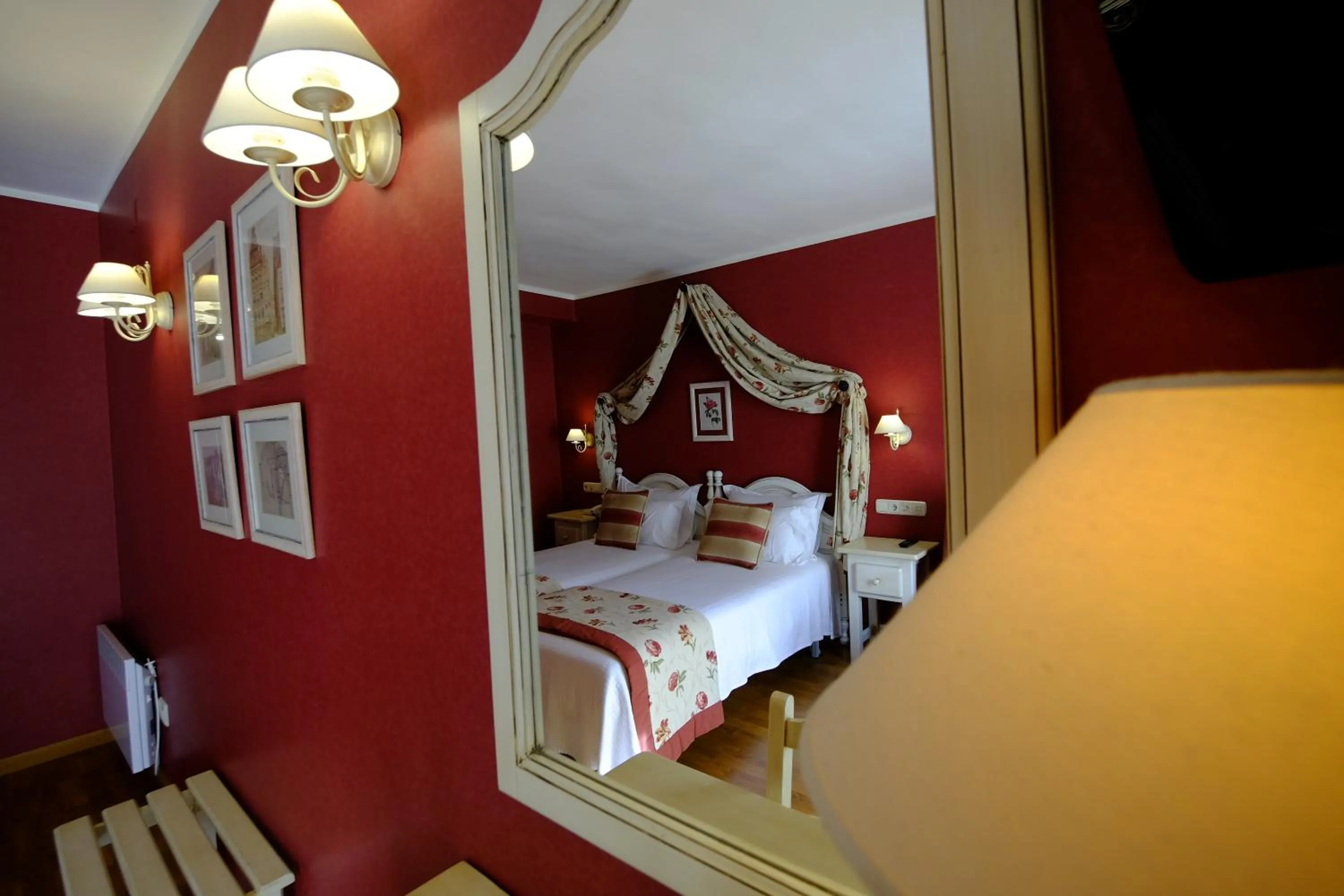 Bedroom in Hotel Pradas Ordesa