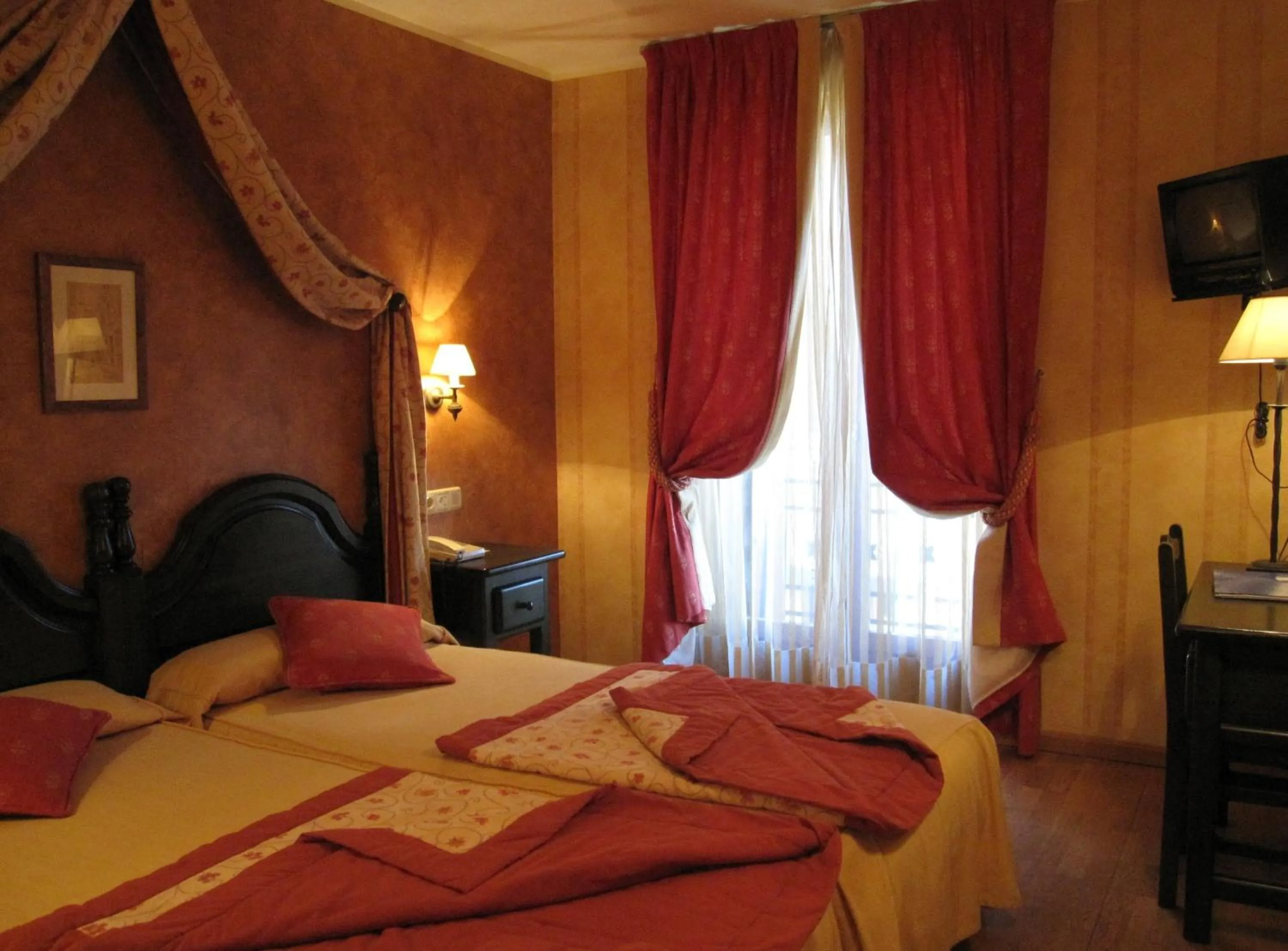 Photo of the whole room in Hotel Pradas Ordesa