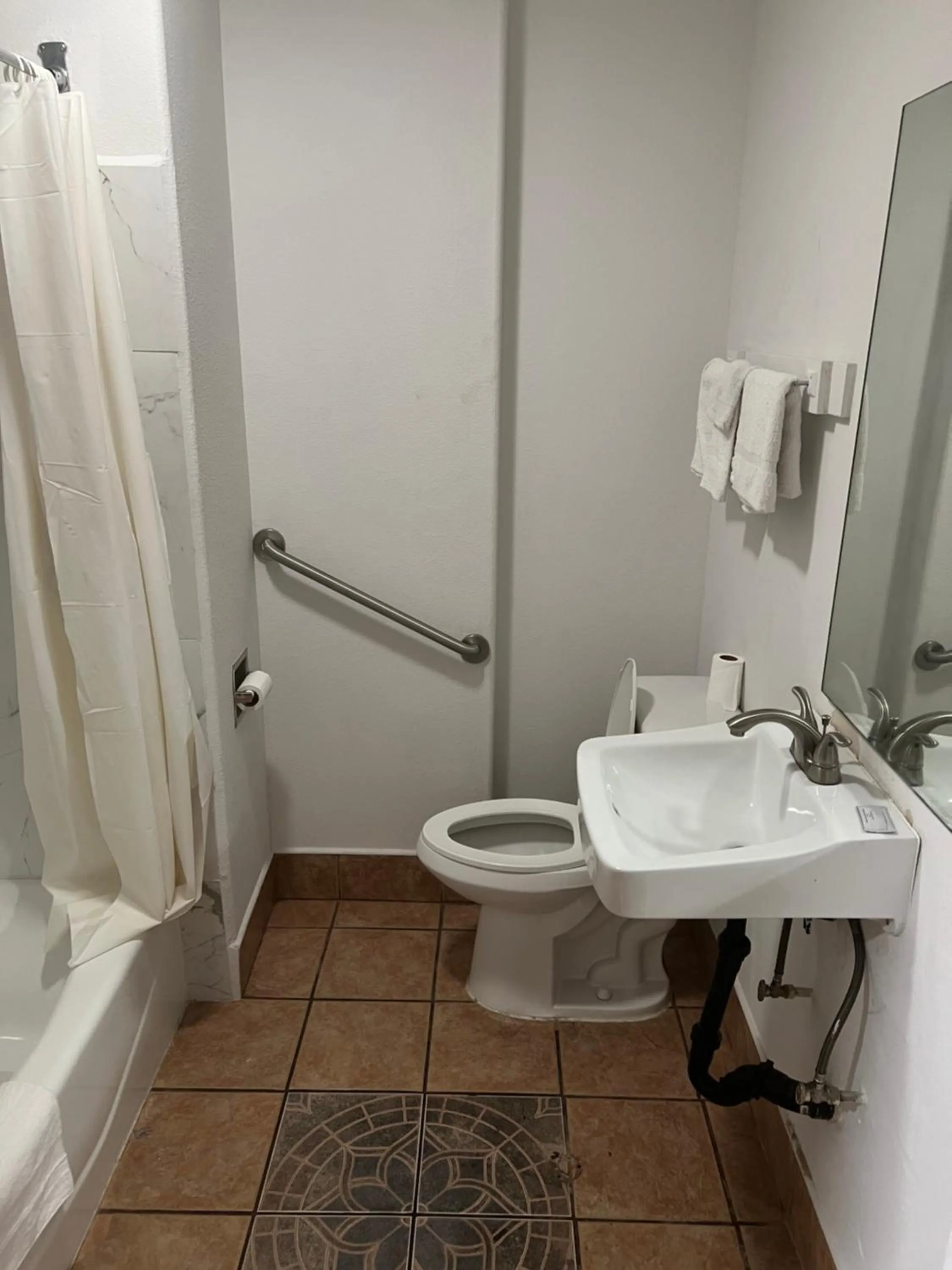 Bathroom in King Motel