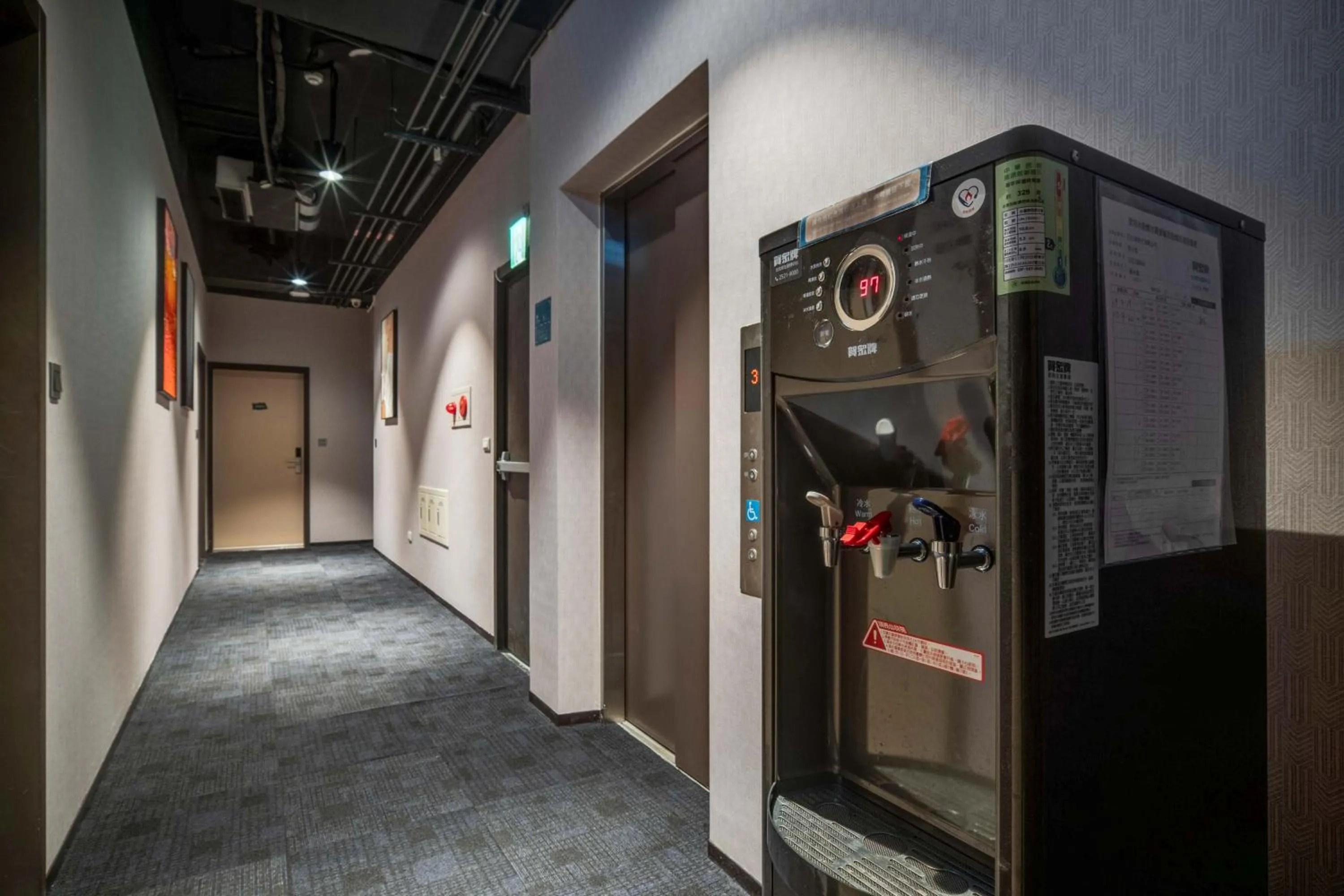 Property building in Fun Stay Inn Chengdu