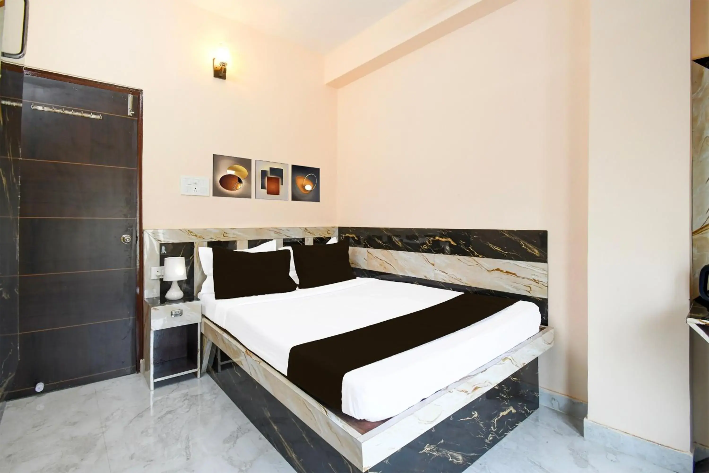 Hotel O Shivam Regency Near Acropolis Mall Hotel O Shivam Regency Near Acropolis Mall