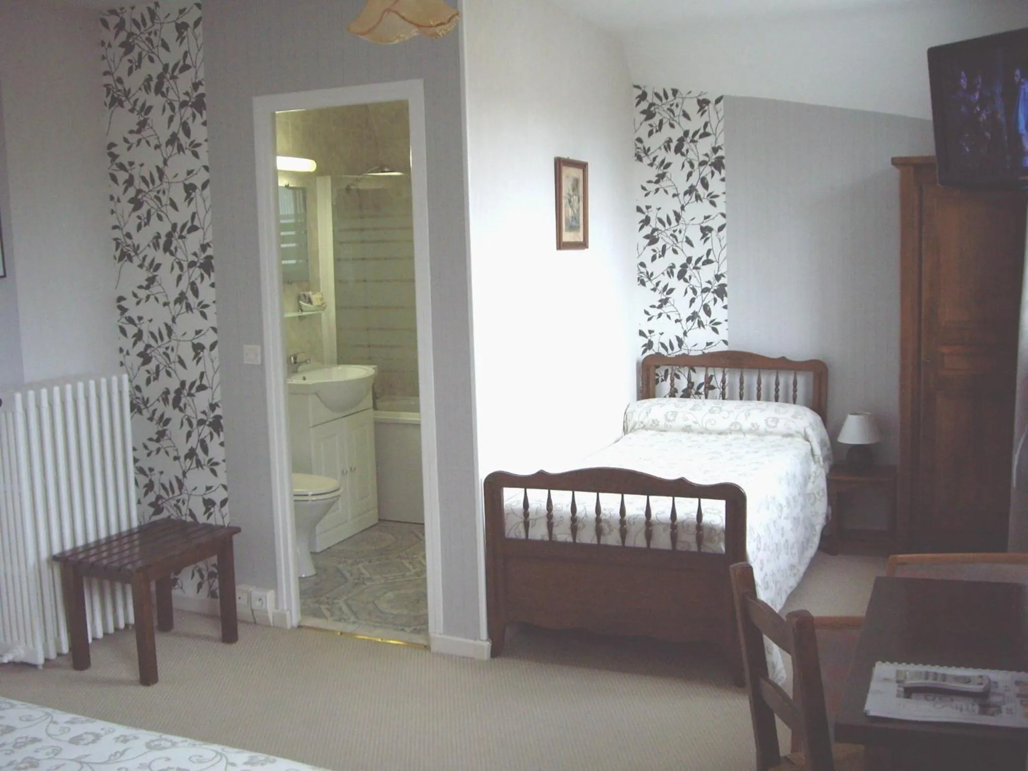 Photo of the whole room, Bed in Hôtel Restaurant "Le Relais"