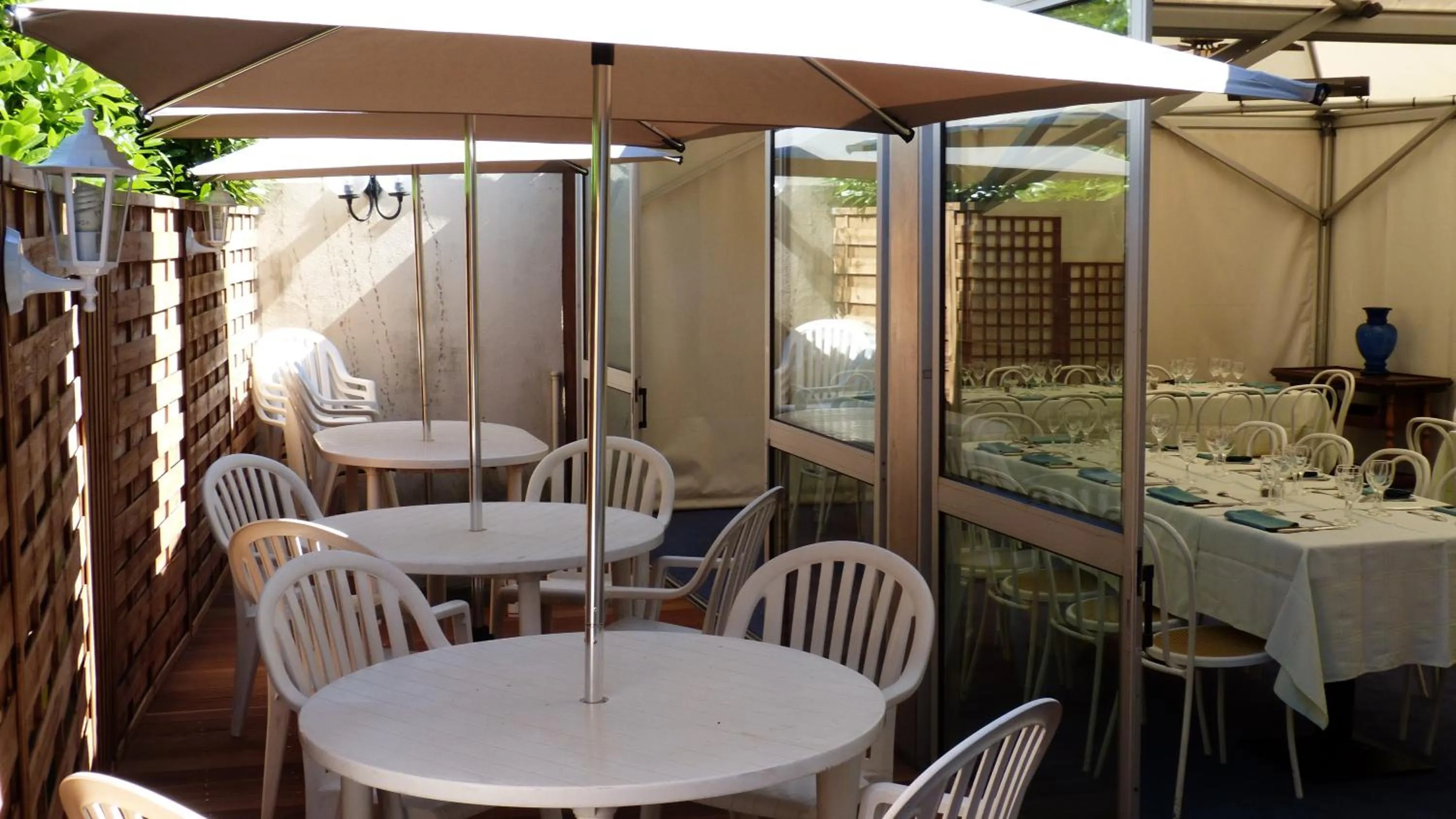 Patio in Hôtel Restaurant "Le Relais"