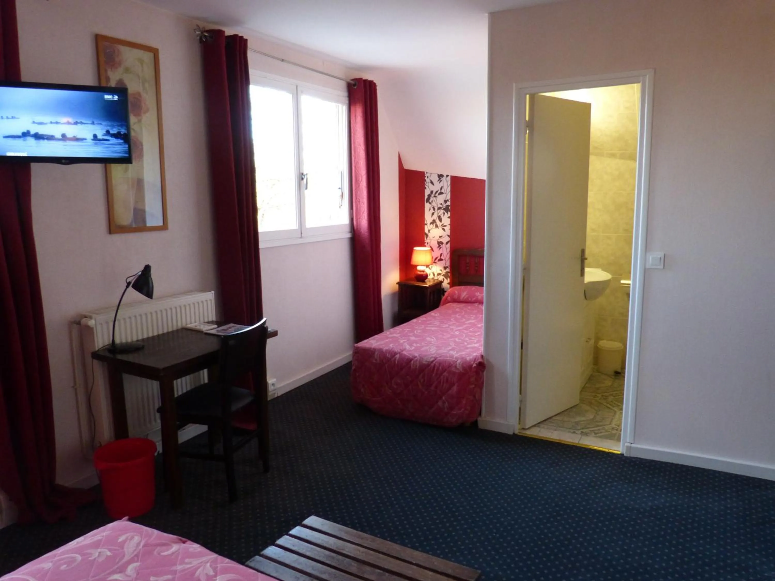 Bed in Hôtel Restaurant "Le Relais"