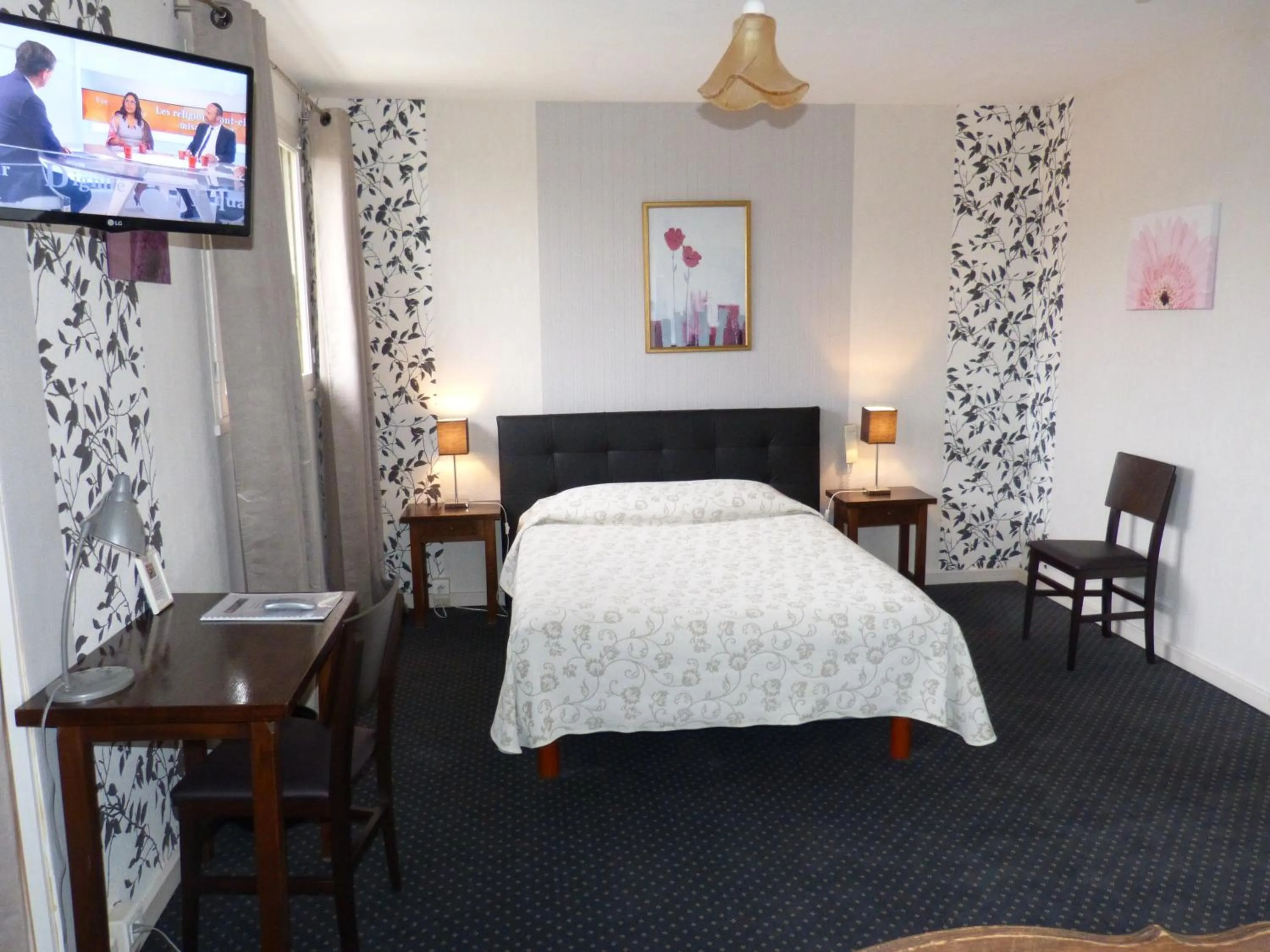 Bed in Hôtel Restaurant "Le Relais"